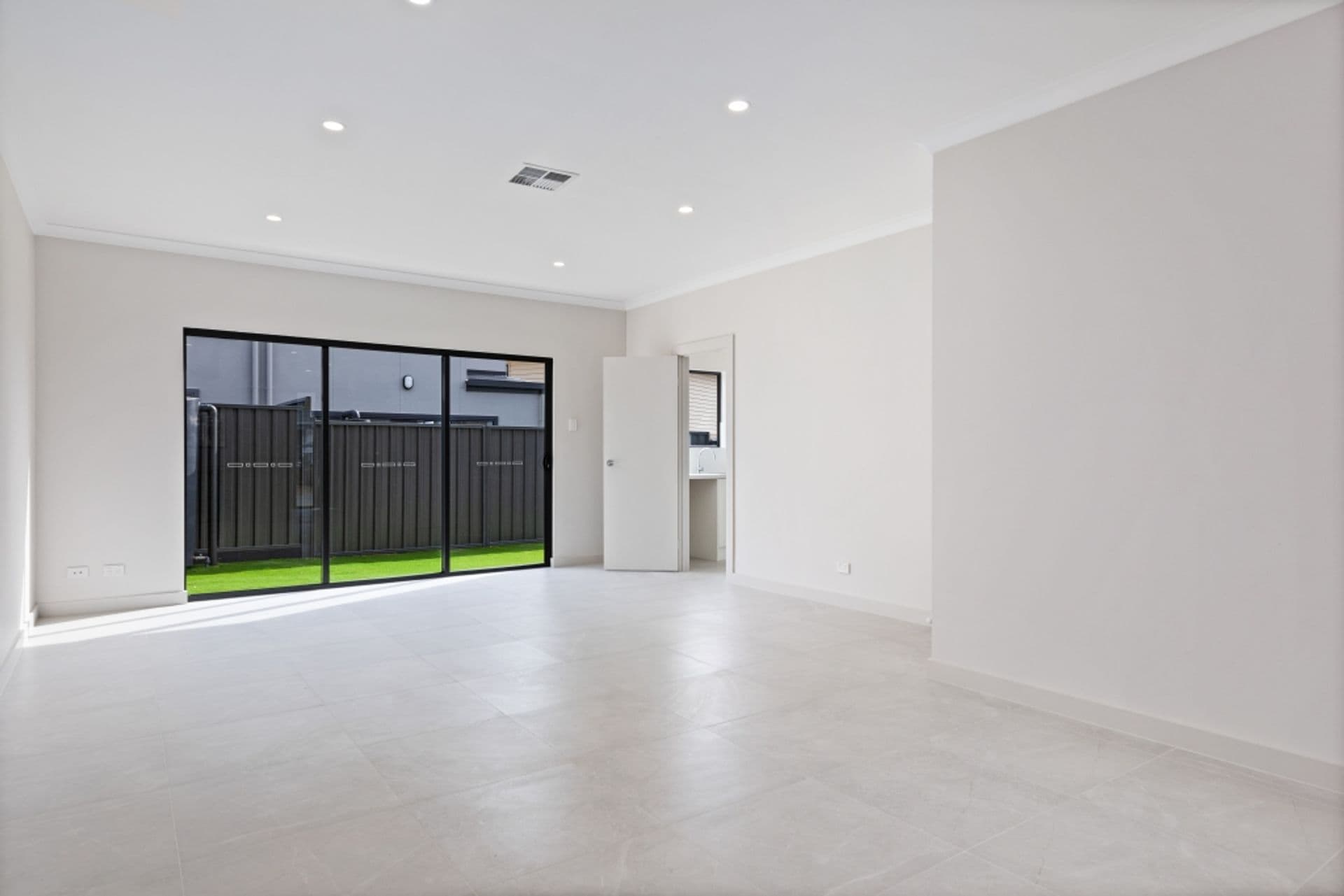 9a Taunton Parade, Christies Beach, SA, 5165, Christies Beach - Thumbnail 5