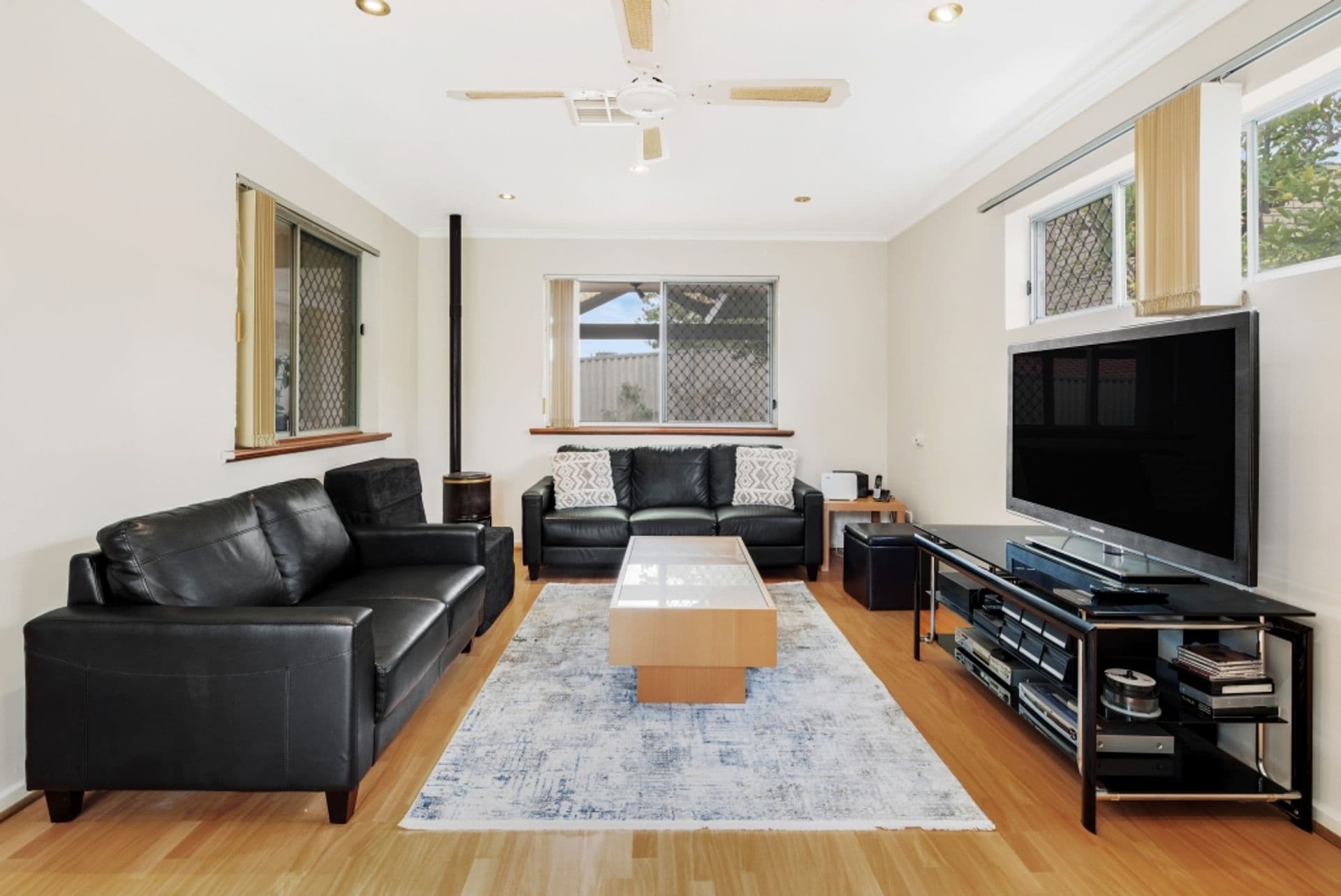 6 Falcon Ave, Hallett Cove, SA, 5158, Hallett Cove - Thumbnail 2