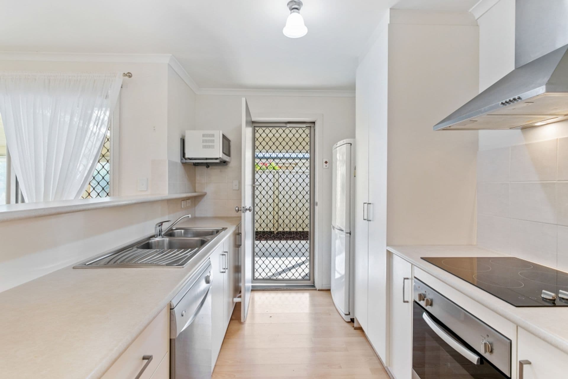 2/96 Bains Road, Morphett Vale, SA, 5162, Morphett Vale - Thumbnail 2