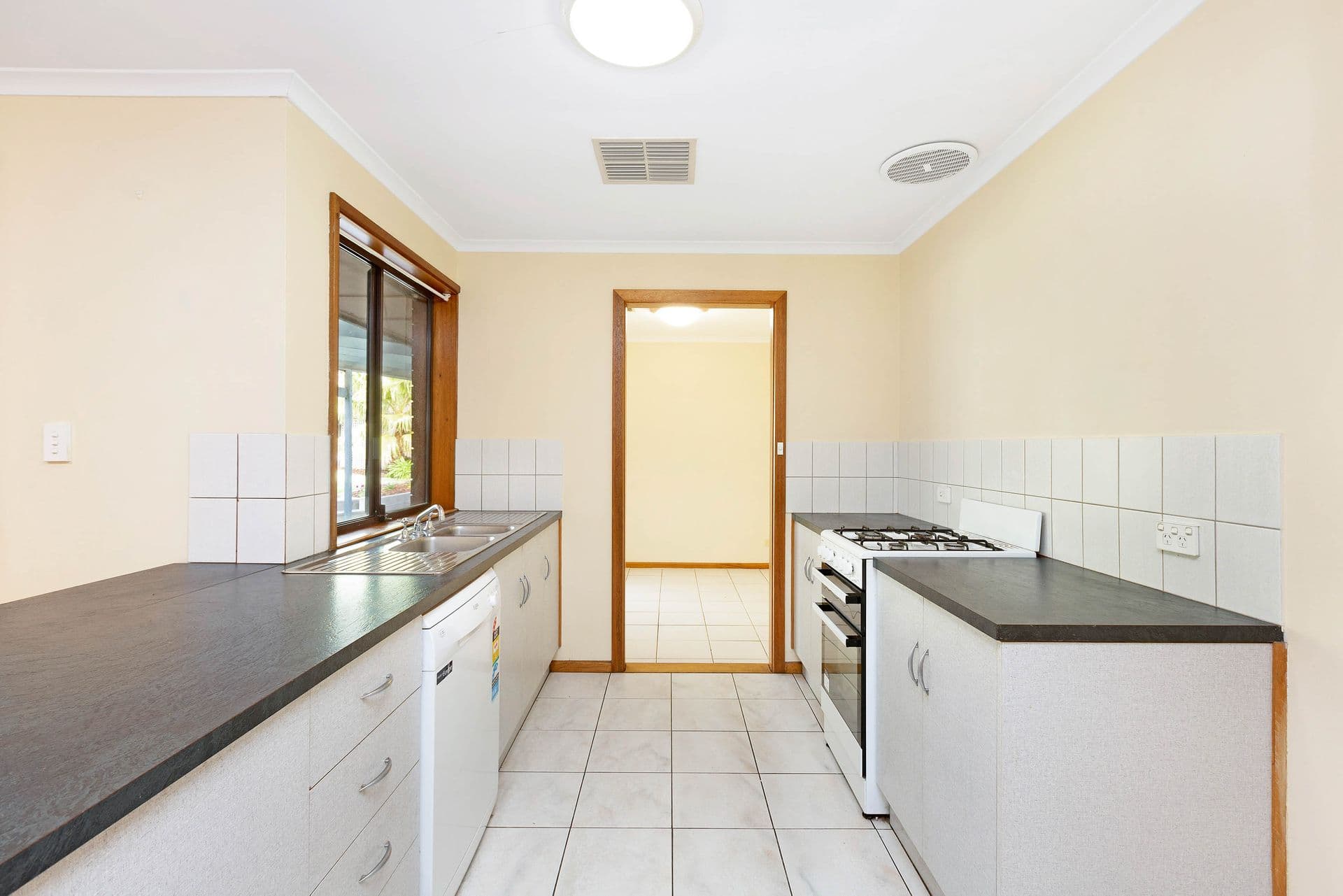14 Cass Court, Woodcroft, SA, 5162, Woodcroft - Thumbnail 4