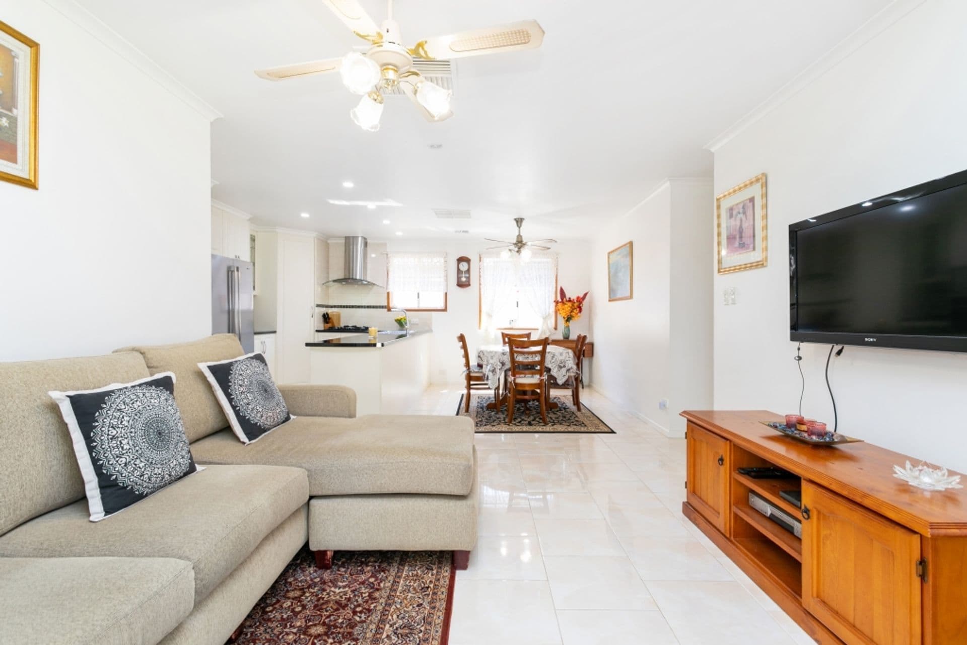 21 Warburton Drive, Woodcroft, SA, 5162, Woodcroft - Thumbnail 2