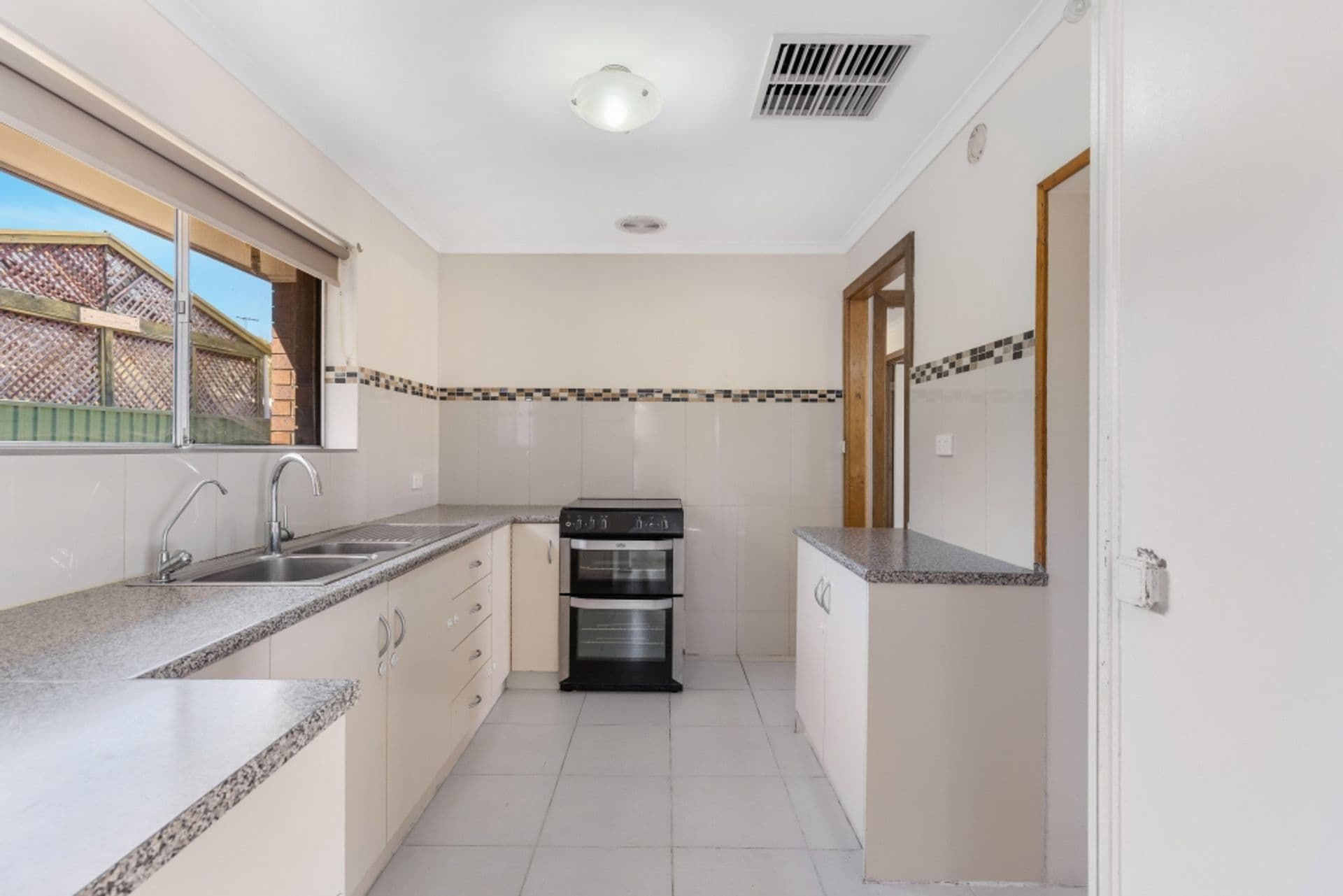 90 Wheatsheaf Road, Morphett Vale, SA, 5162, Morphett Vale - Thumbnail 3