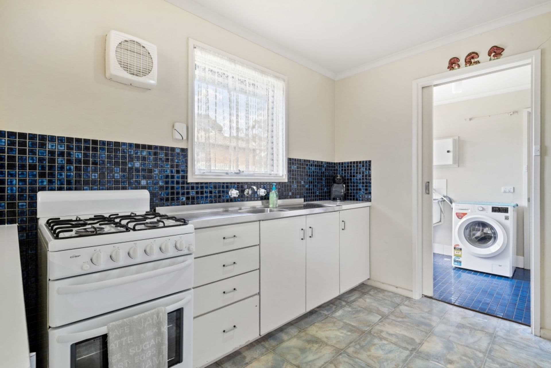 31 Poznan Crescent, Hackham West, SA, 5163, Hackham West - Thumbnail 3