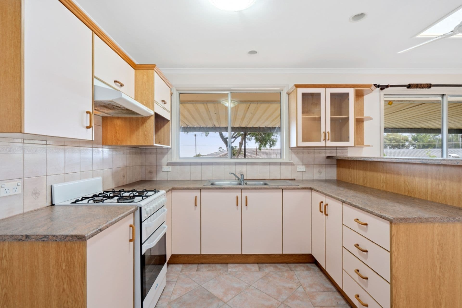 4 Lynlee Crescent, Huntfield Heights, SA, 5163, Huntfield Heights - Thumbnail 4