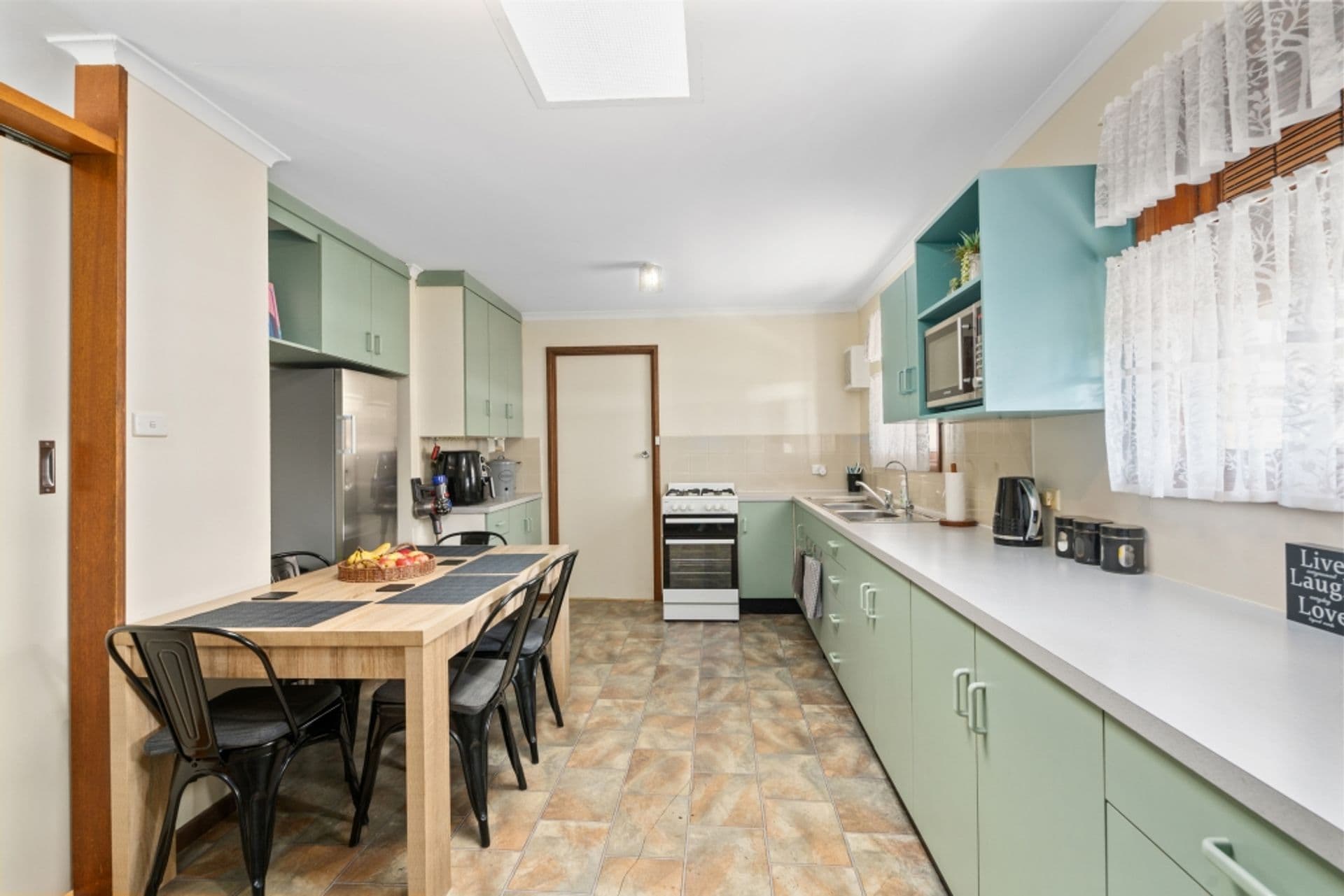 7 Louise Crescent, Morphett Vale, SA, 5162, Morphett Vale - Thumbnail 2