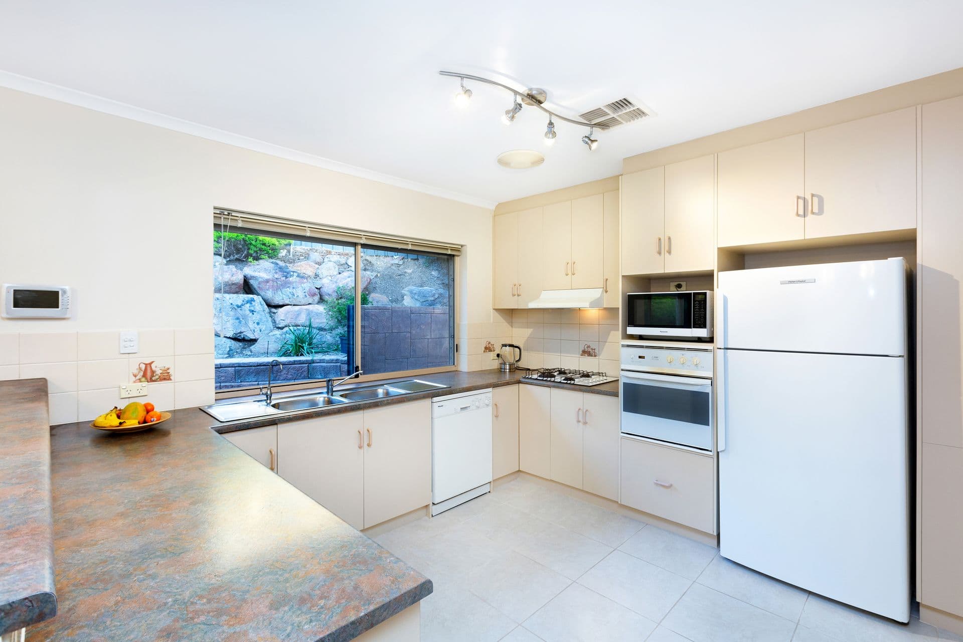 18 Highfield Drive, Aberfoyle Park, SA, 5159, Aberfoyle Park - Thumbnail 5