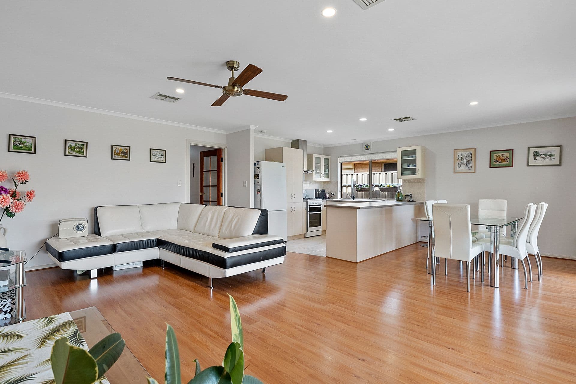 2 Crittenden Road, Morphett Vale, SA, 5162, Morphett Vale - Thumbnail 3