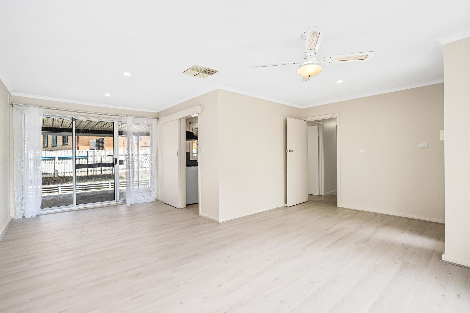 27 Loman Street, Morphett Vale, SA, 5162, Morphett Vale - Thumbnail 3