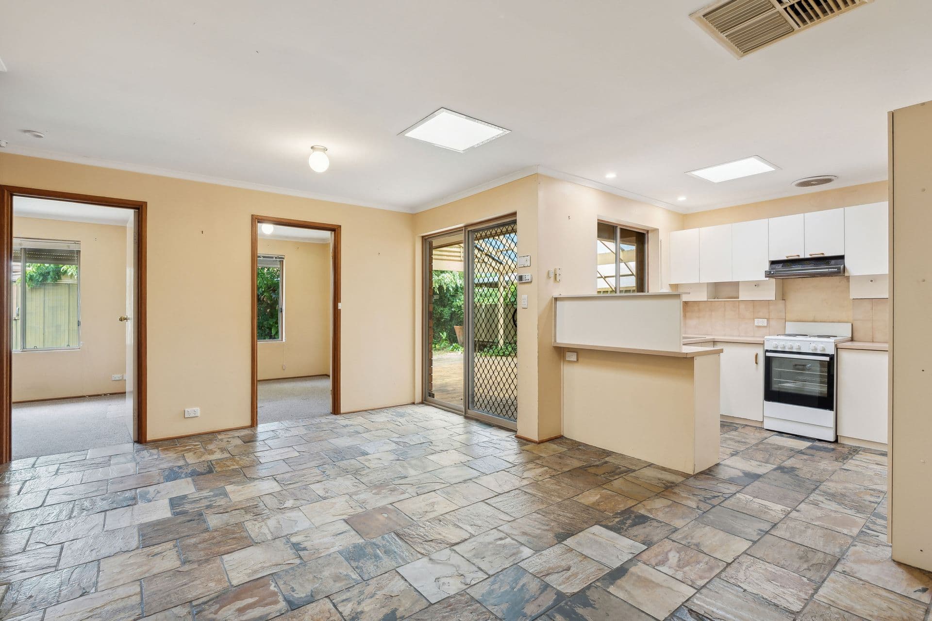 6 Chappel Avenue, Morphett Vale, SA, 5162, Morphett Vale - Thumbnail 3