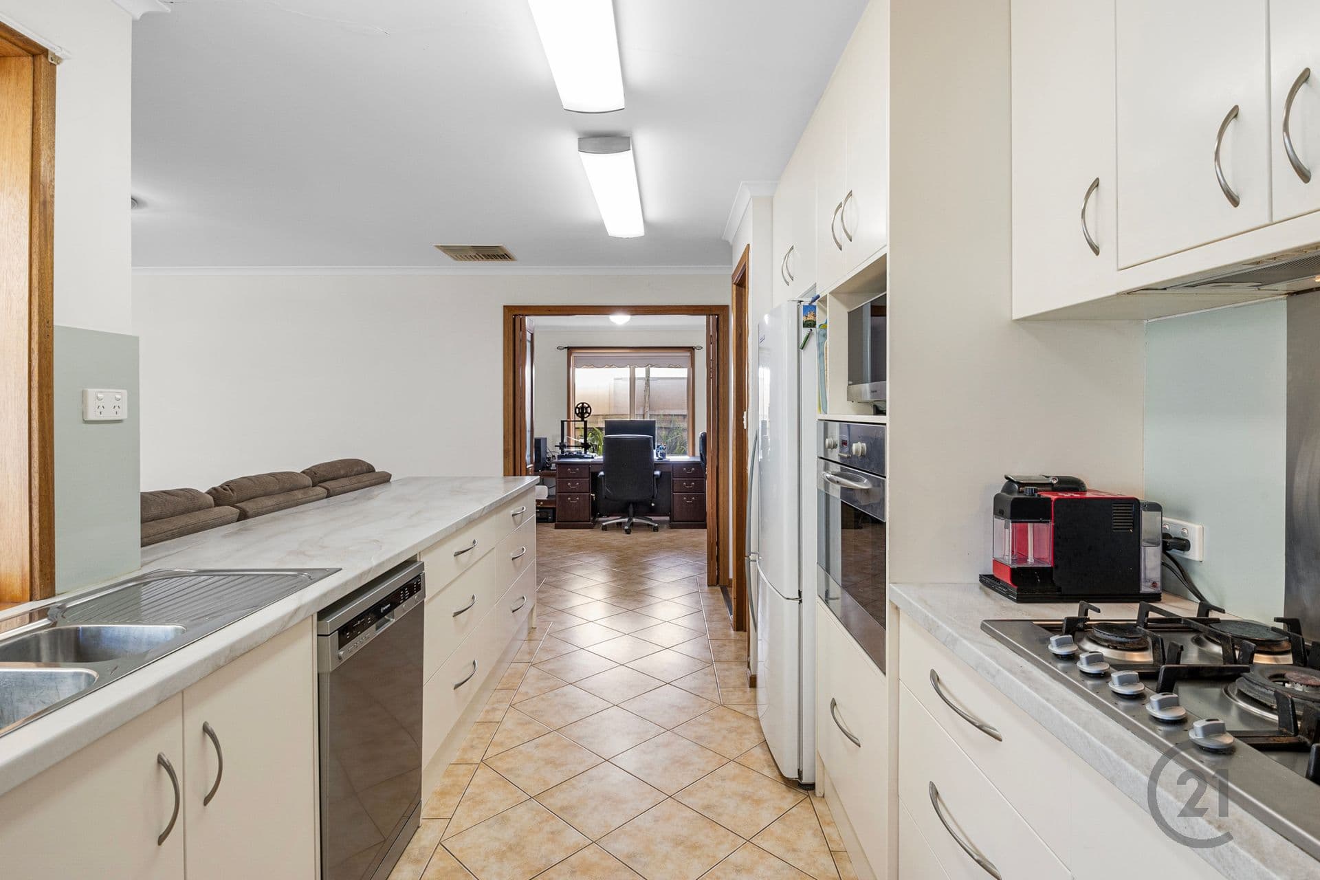 2 Viney Court, Hackham, SA, 5163, Hackham - Thumbnail 2