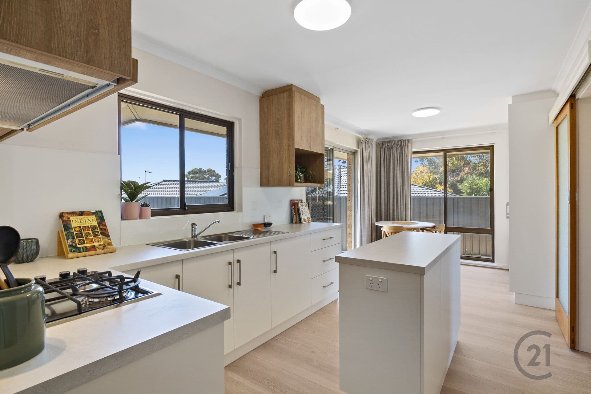 10 Richardson Crescent, Morphett Vale, SA, 5162, Morphett Vale - Thumbnail 2