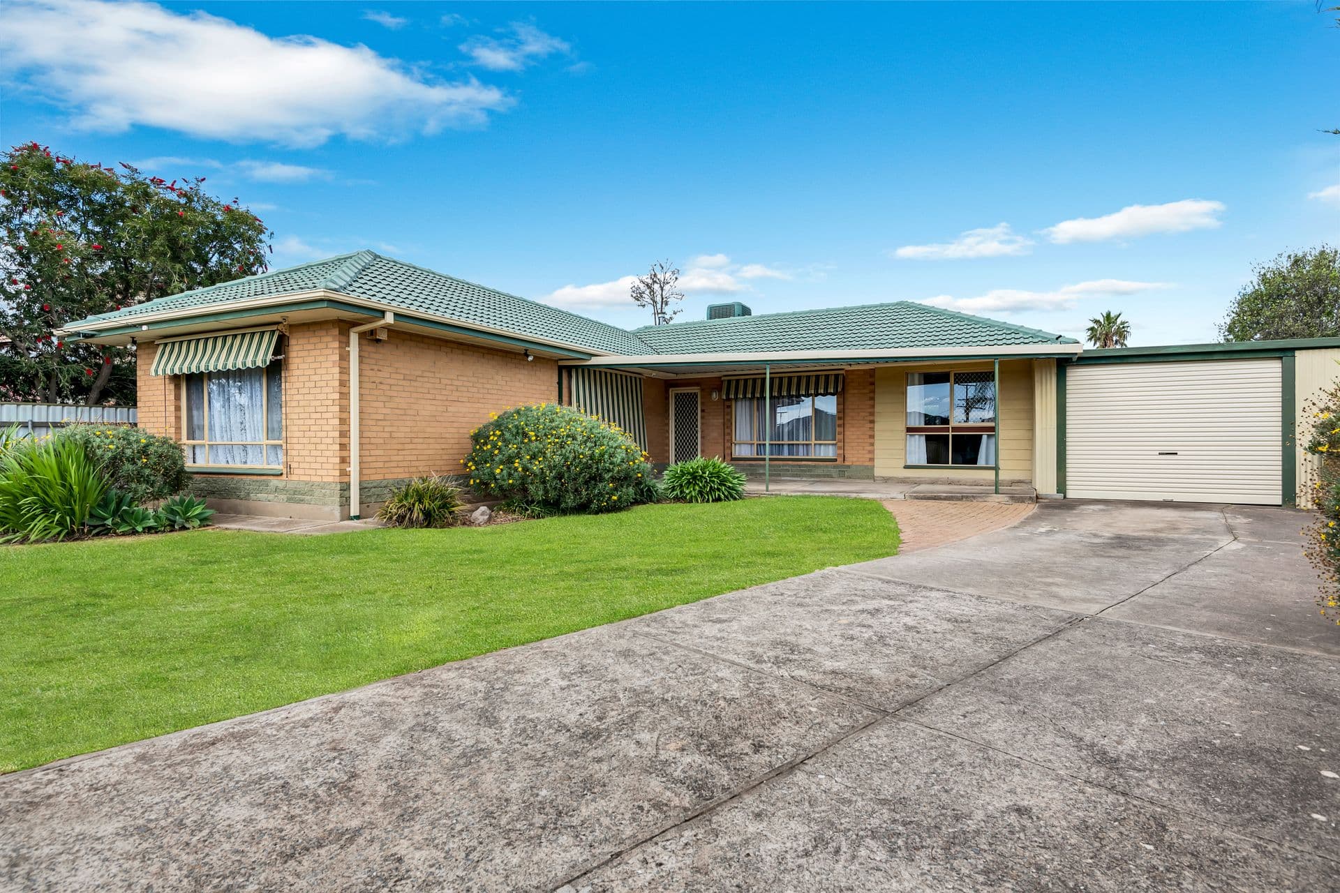 4 Weaver Avenue, Morphett Vale, SA, 5162, Morphett Vale - Thumbnail 2