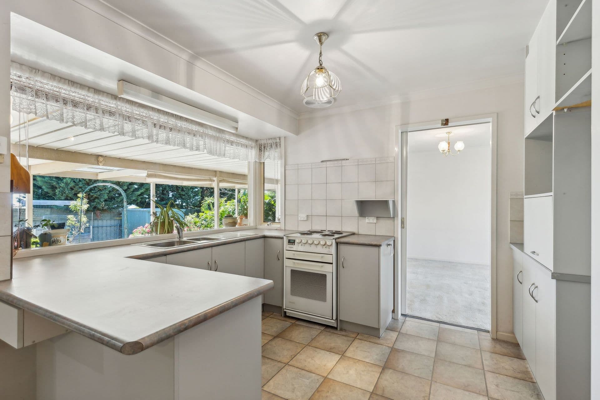 37 Coorabie Crescent, Hallett Cove, SA, 5158, Hallett Cove - Thumbnail 8