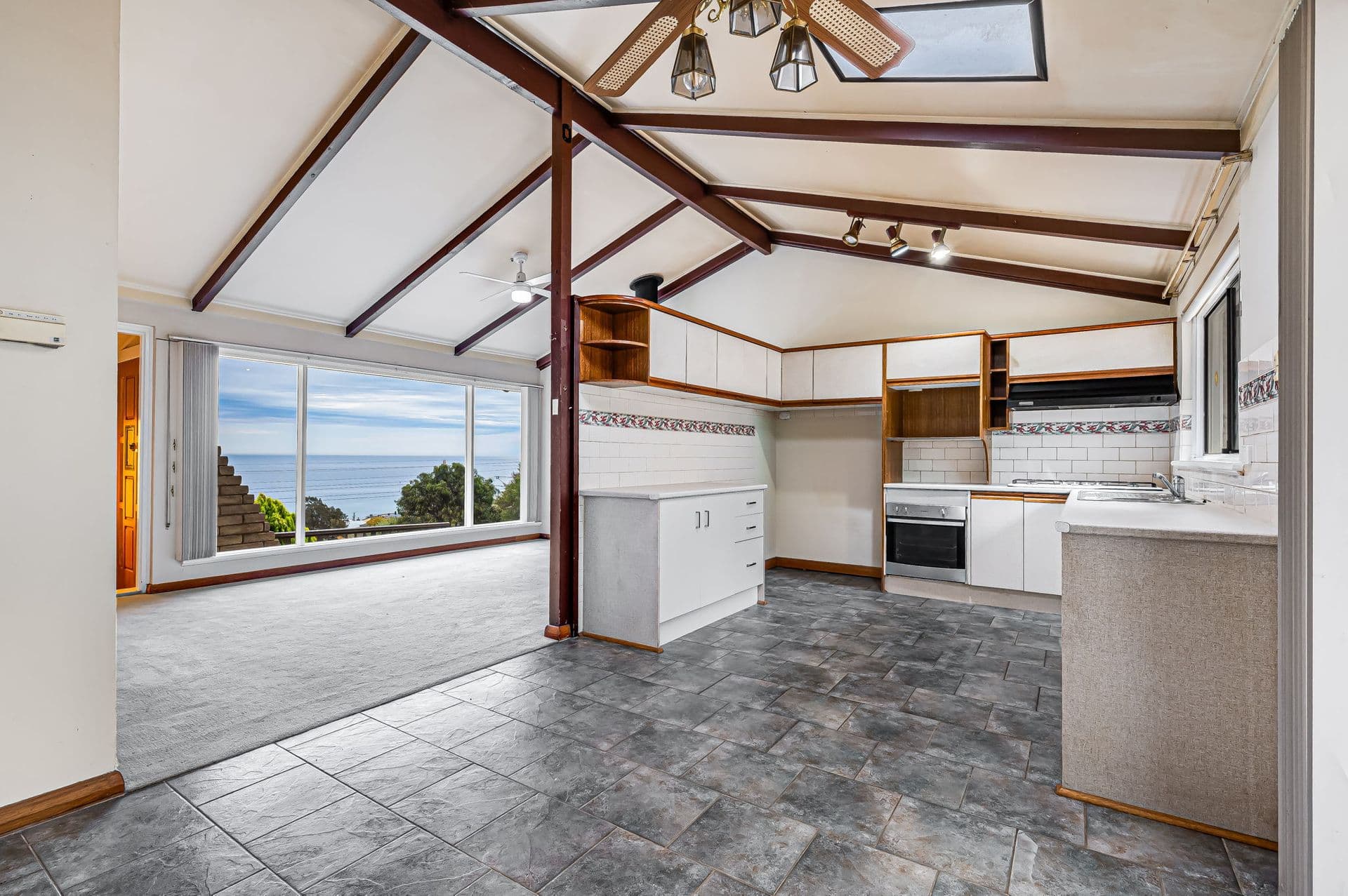 10 Columbia Crescent, Hallett Cove, SA, 5158, Hallett Cove - Thumbnail 8