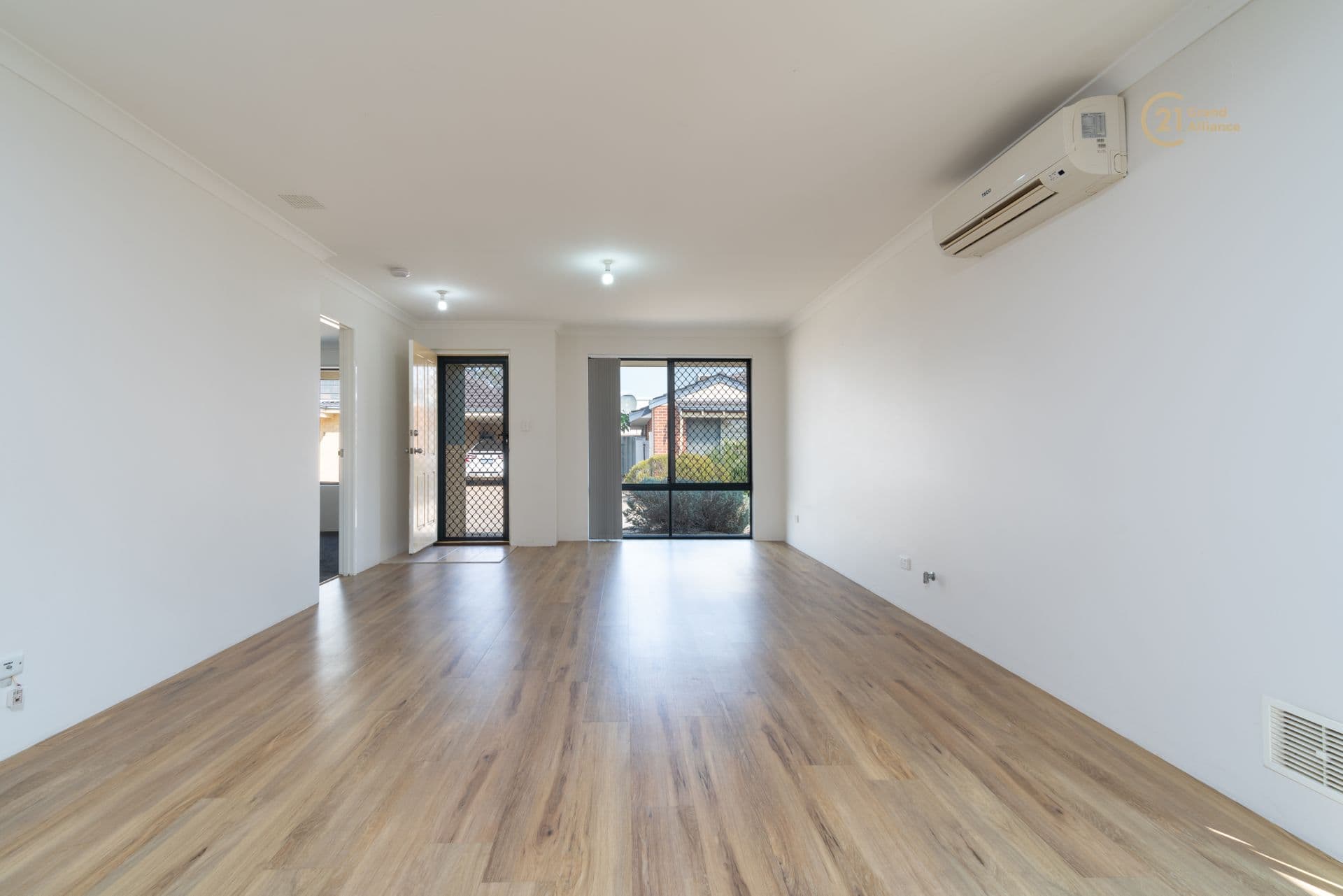 2/9 Bickley Road, Cannington, WA, 6107, Cannington - Thumbnail 2