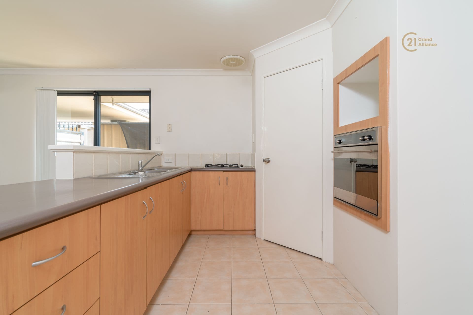 2/9 Bickley Road, Cannington, WA, 6107, Cannington - Thumbnail 3