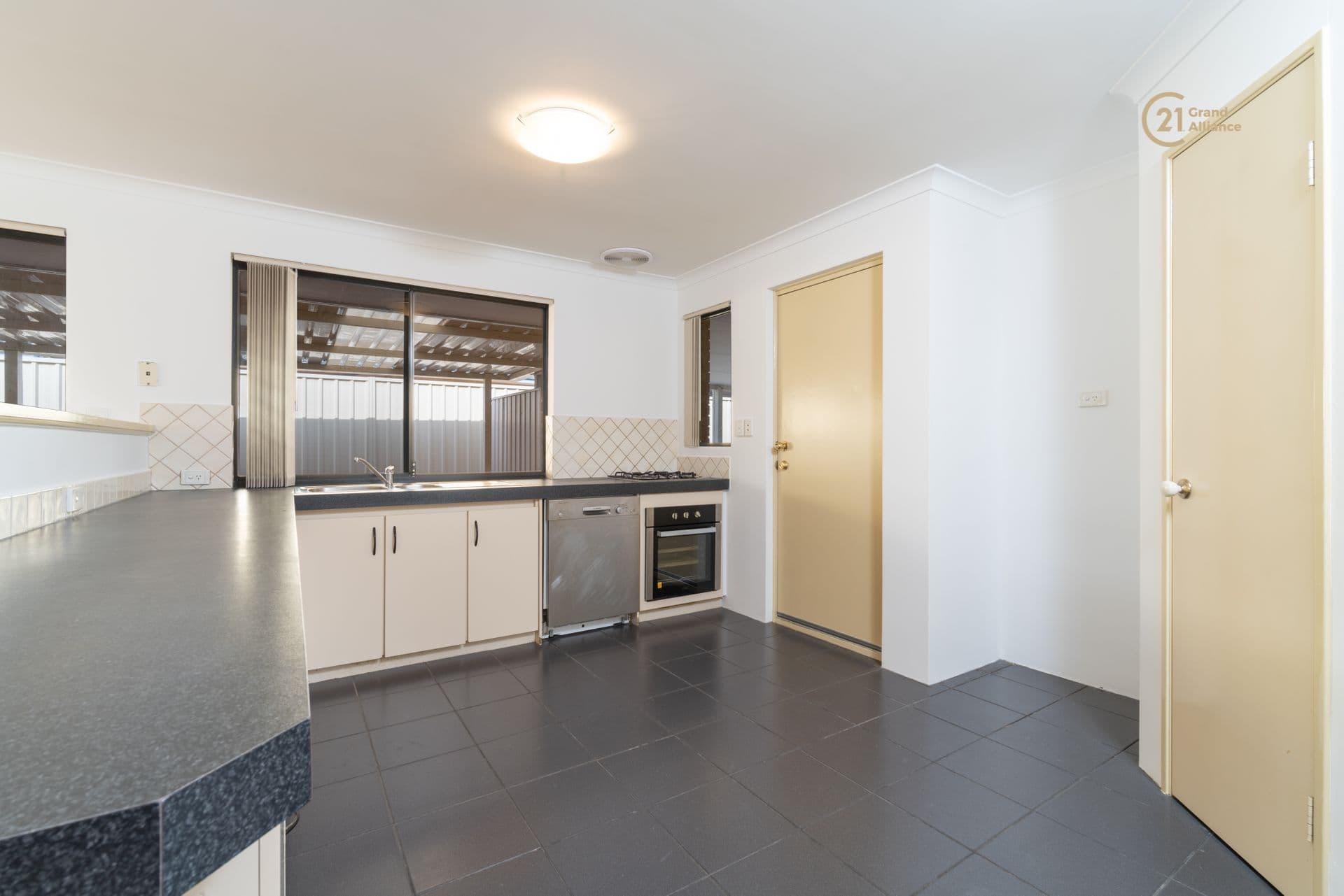 2/280 Lord Street, Perth, WA, 6000, Langford - Thumbnail 2