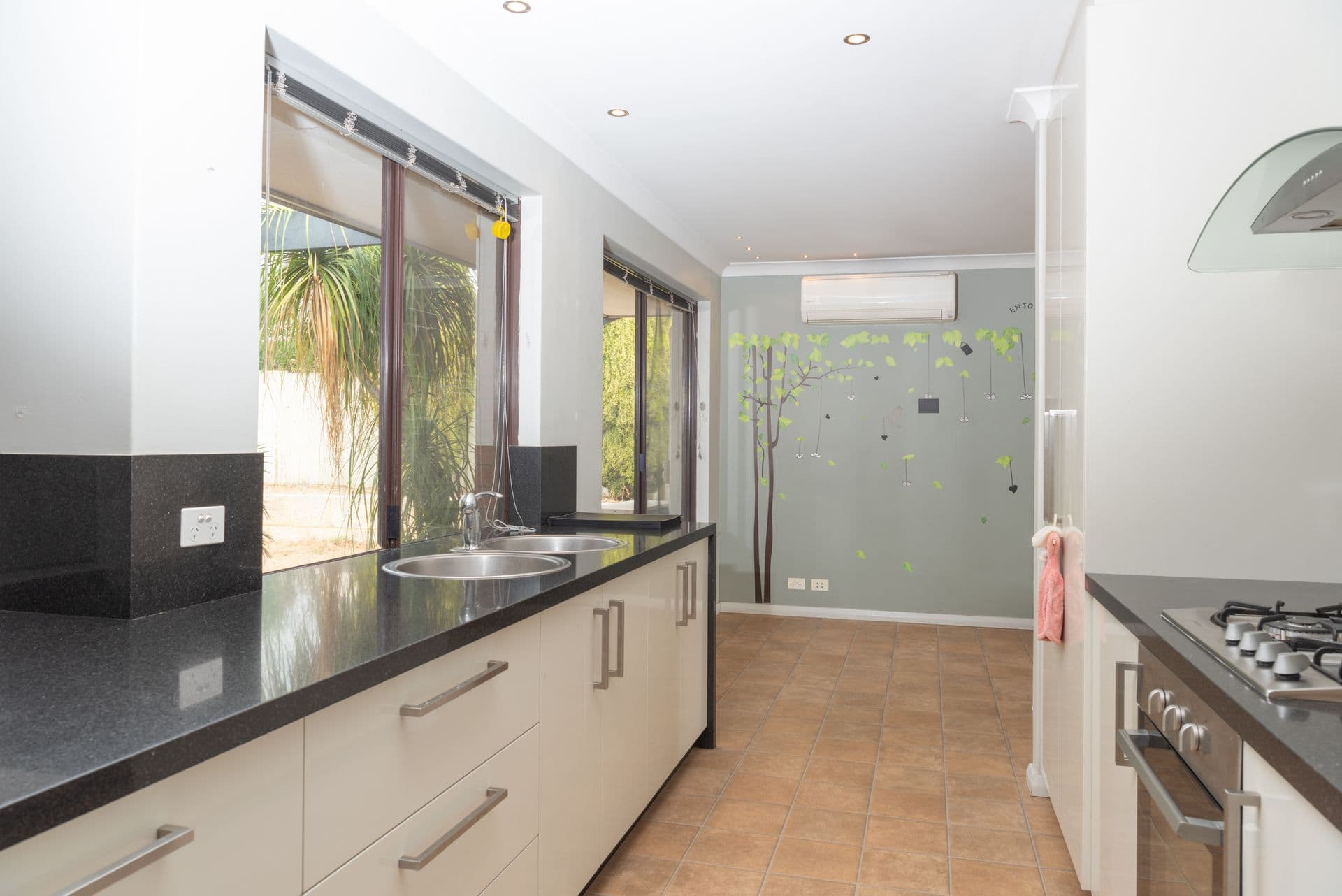 2/280 Lord Street, Perth, WA, 6000, Wanneroo - Thumbnail 3
