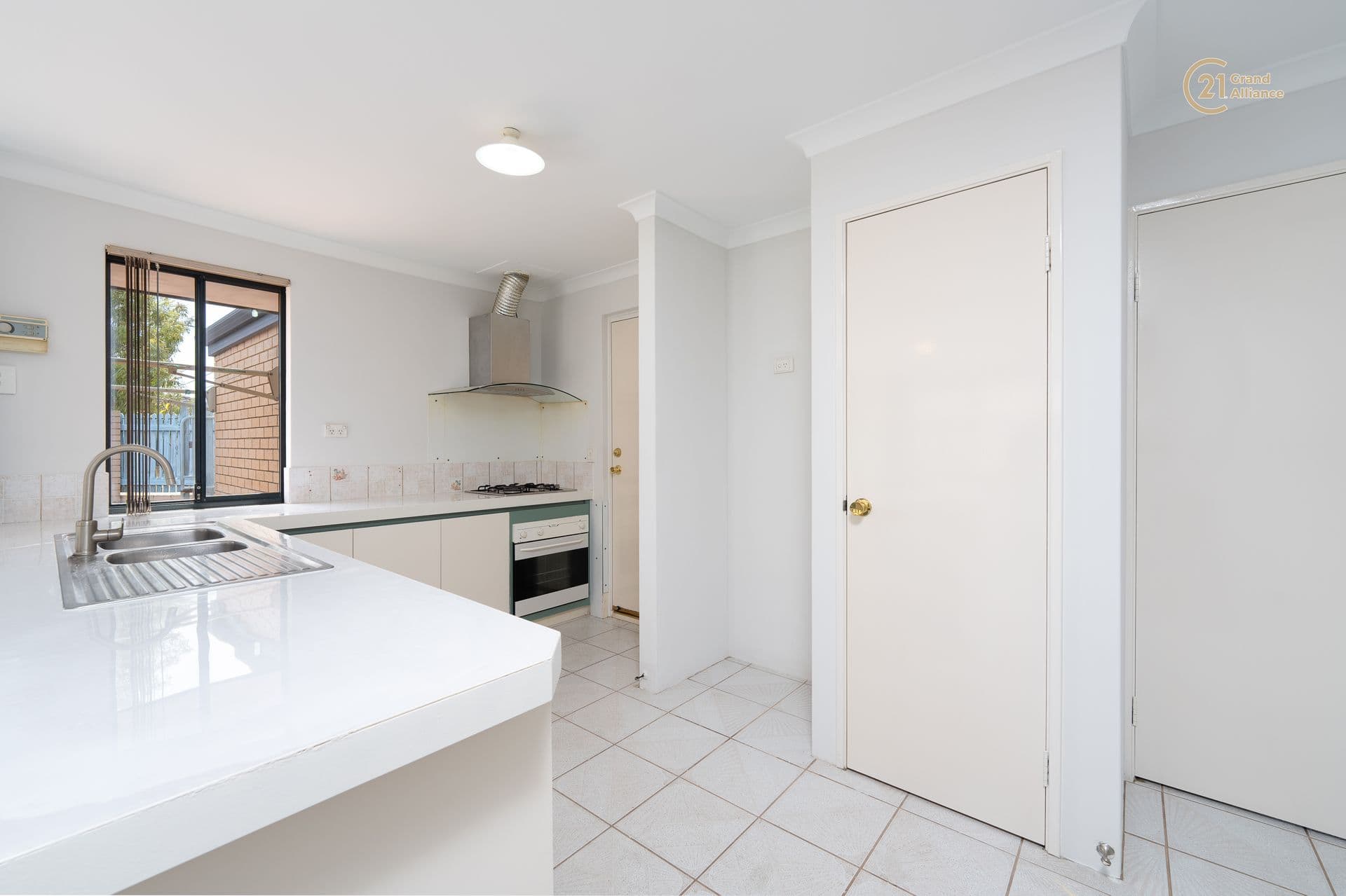 1/21 James Street, Cannington, WA, 6107, Cannington - Thumbnail 3
