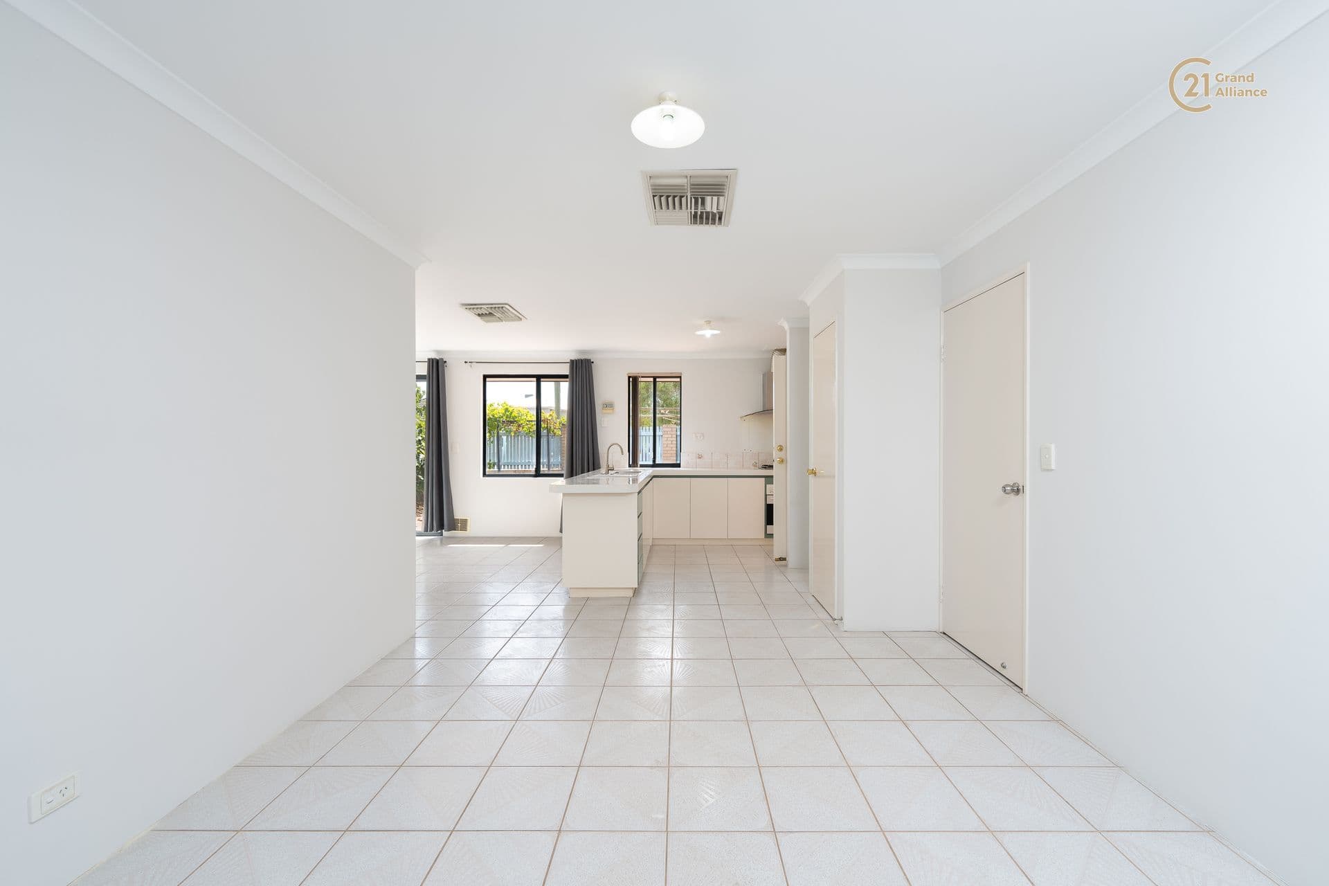 1/21 James Street, Cannington, WA, 6107, Cannington - Thumbnail 4