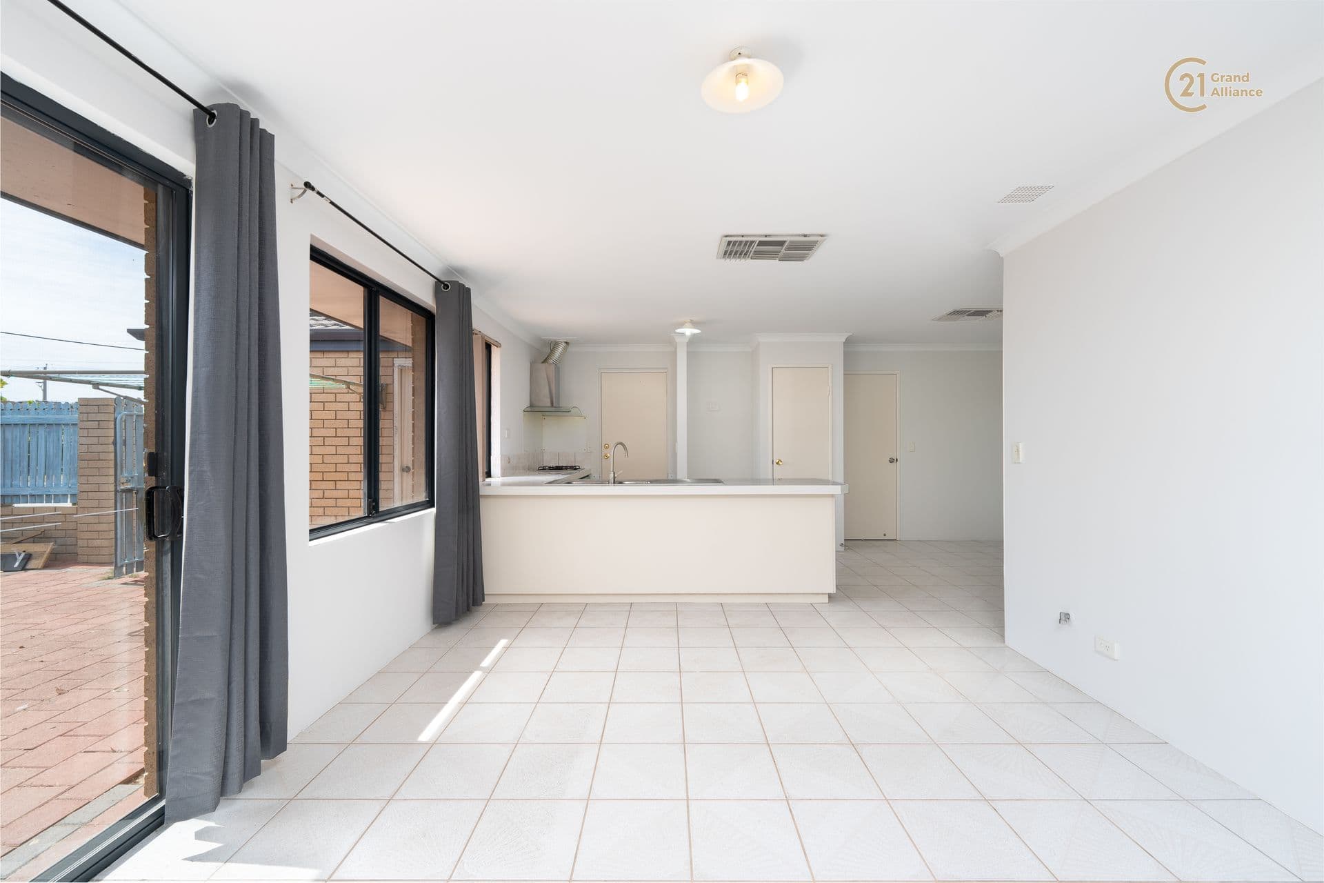 1/21 James Street, Cannington, WA, 6107, Cannington - Thumbnail 2