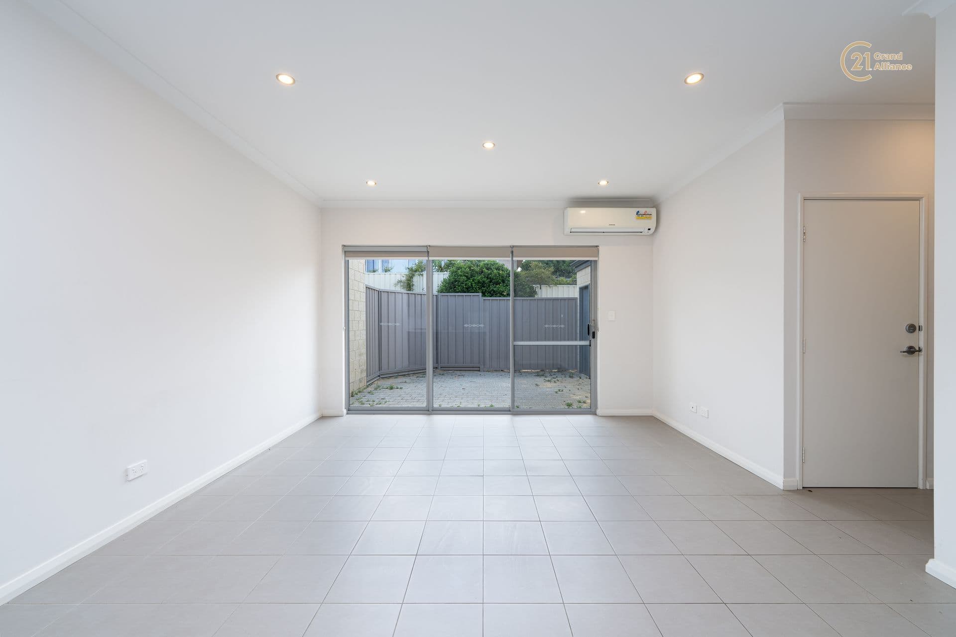 2/280 Lord Street, Perth, WA, 6000, Spearwood - Thumbnail 2