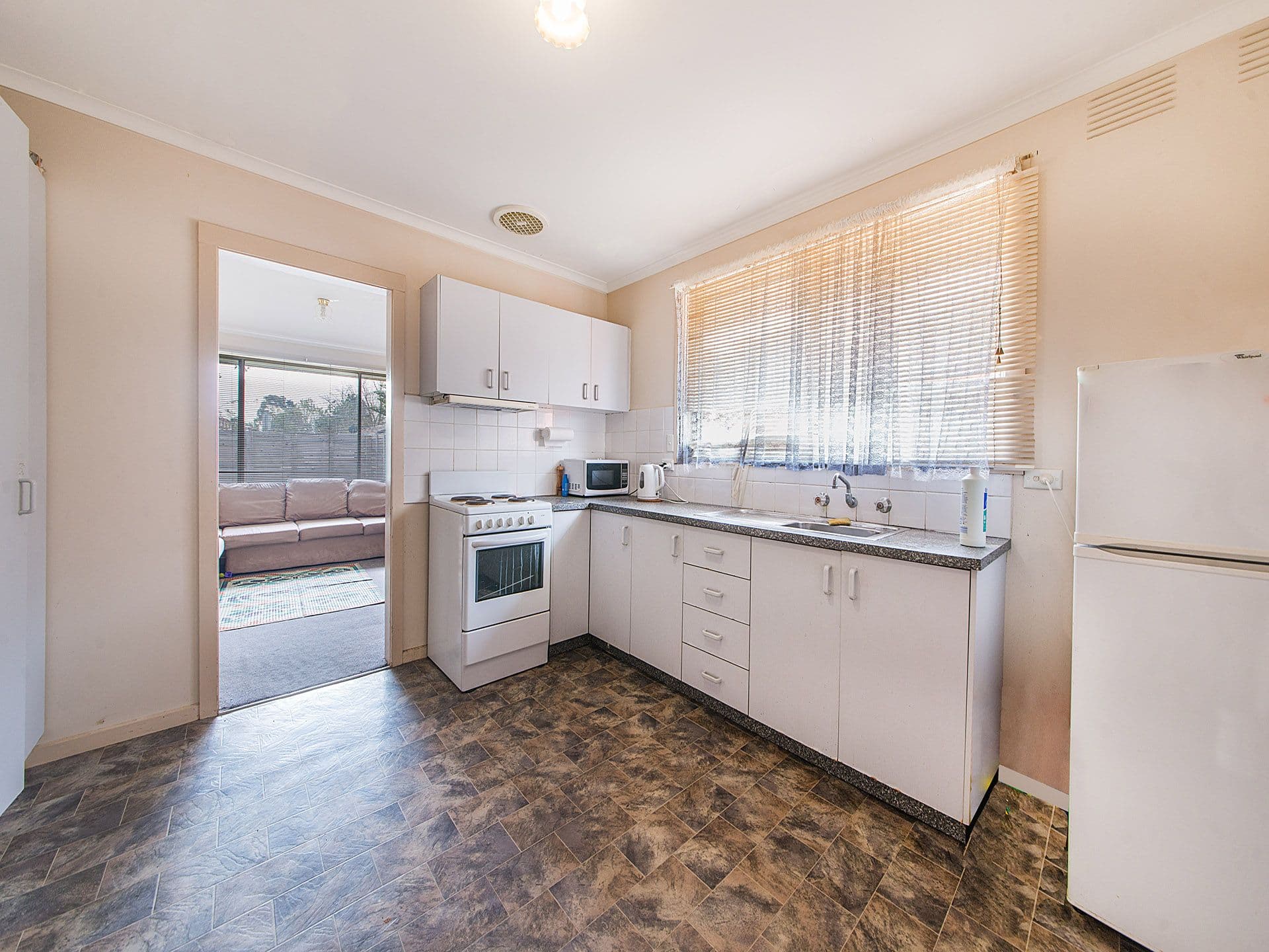 8 Langhorne Street, Dandenong, VIC, 3175, Cranbourne - Thumbnail 5