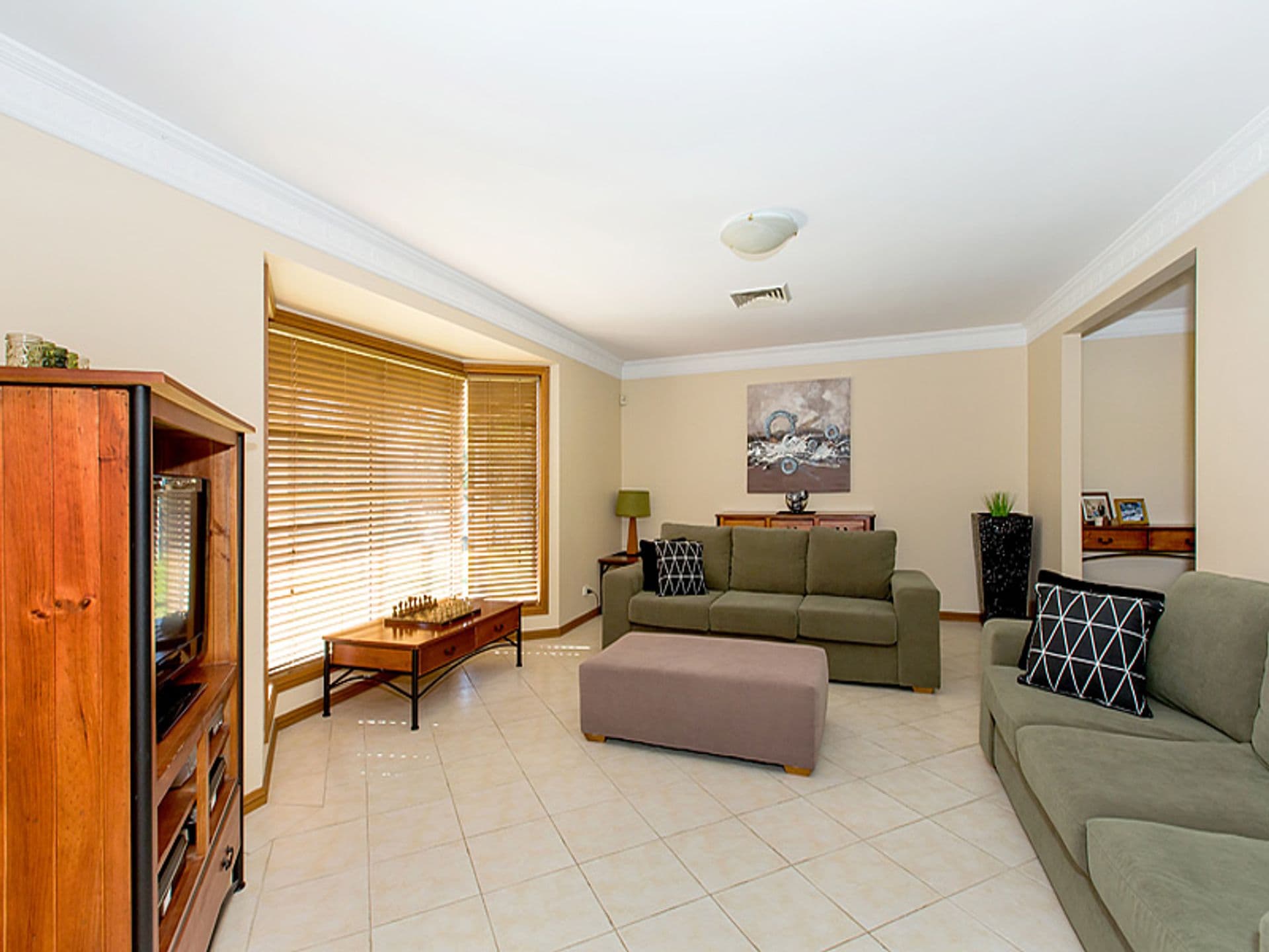 32 Yvonne Crescent, Bass Hill, NSW, 2197, Bass Hill - Thumbnail 2