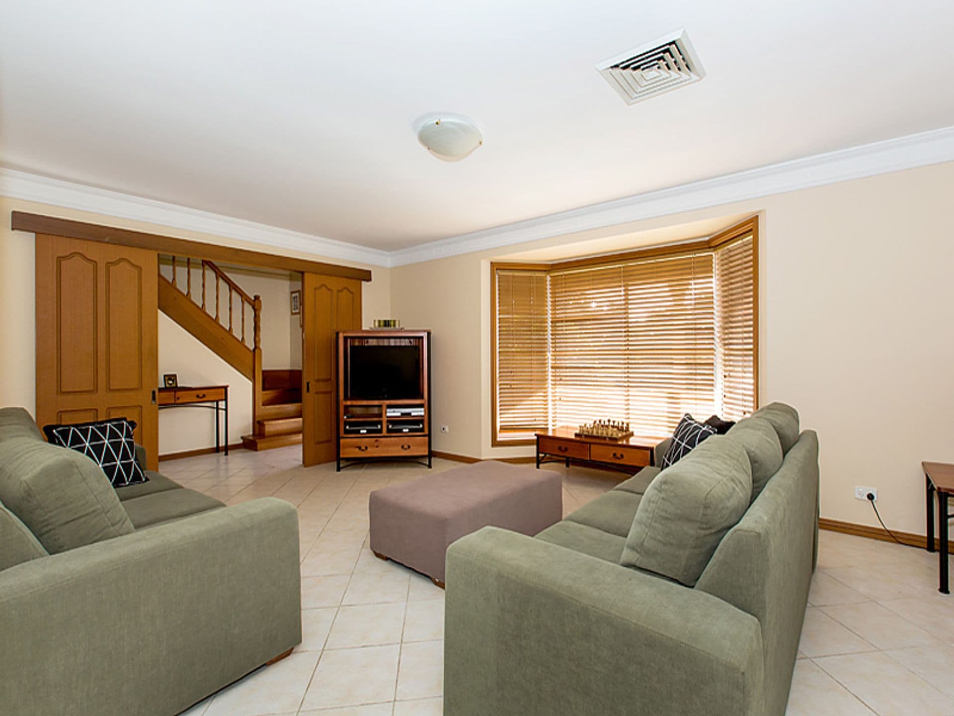 32 Yvonne Crescent, Bass Hill, NSW, 2197, Bass Hill - Thumbnail 3