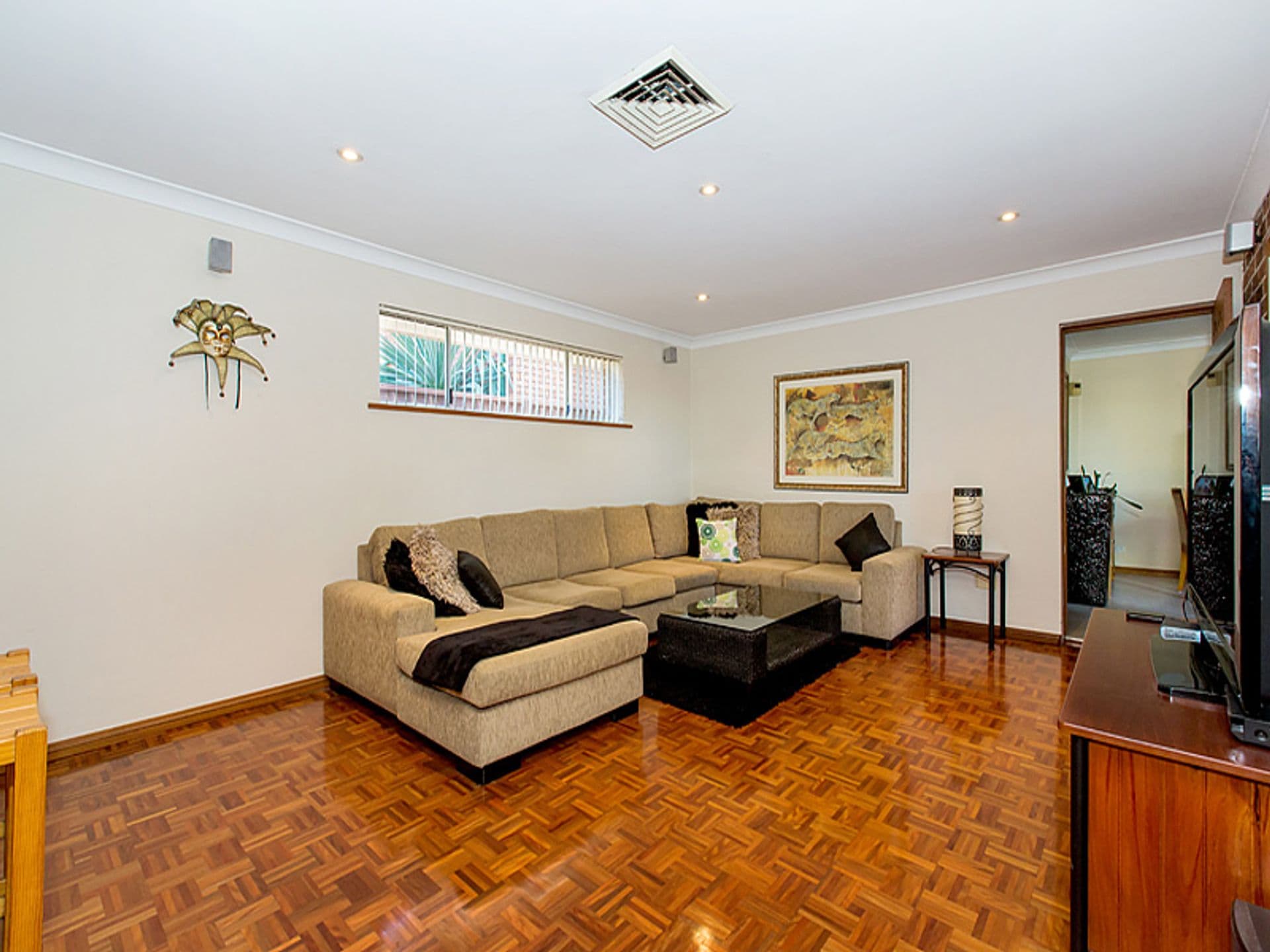 32 Yvonne Crescent, Bass Hill, NSW, 2197, Bass Hill - Thumbnail 4