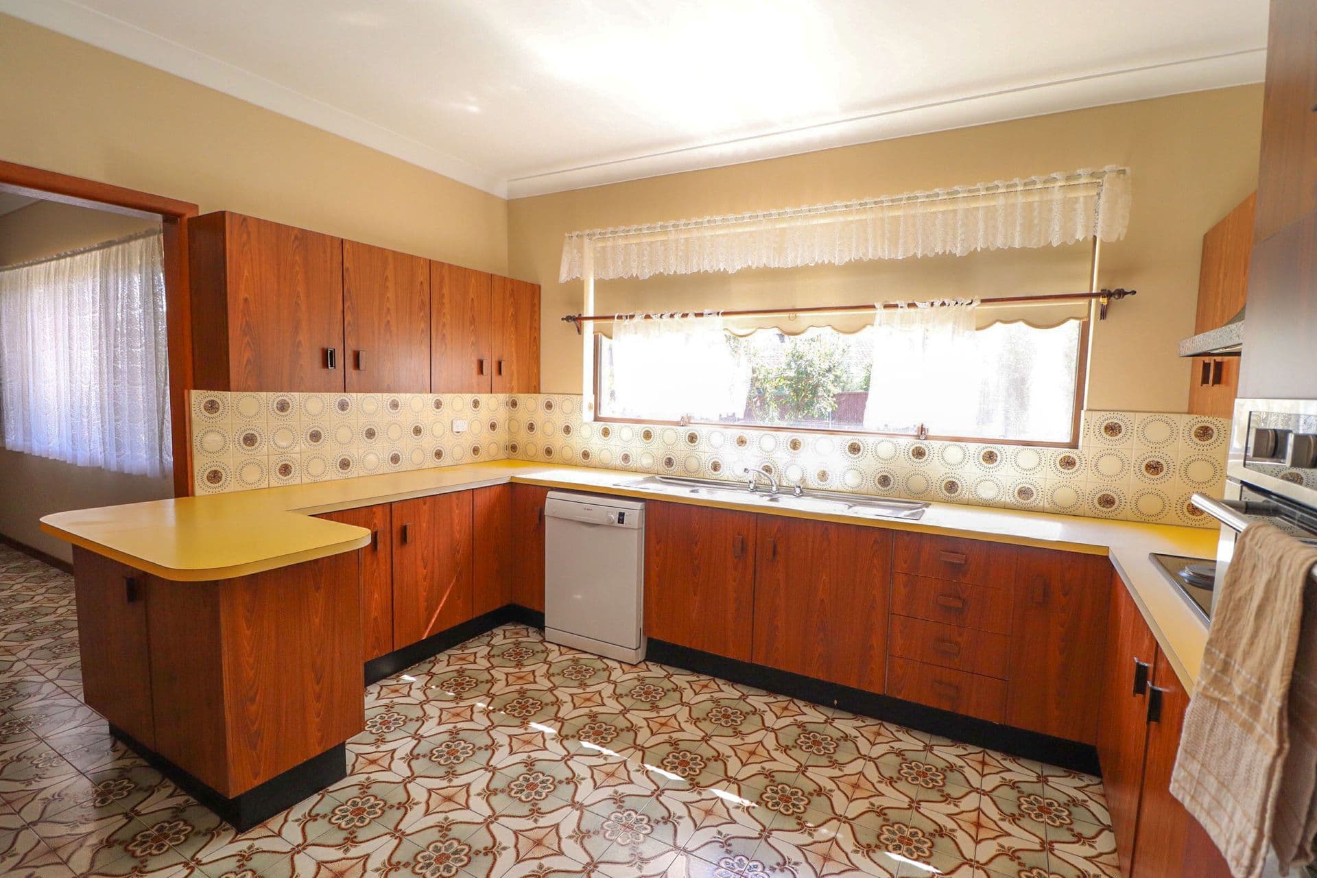 66 Carnavon Crescent, Georges Hall, NSW, 2198, Georges Hall - Thumbnail 2
