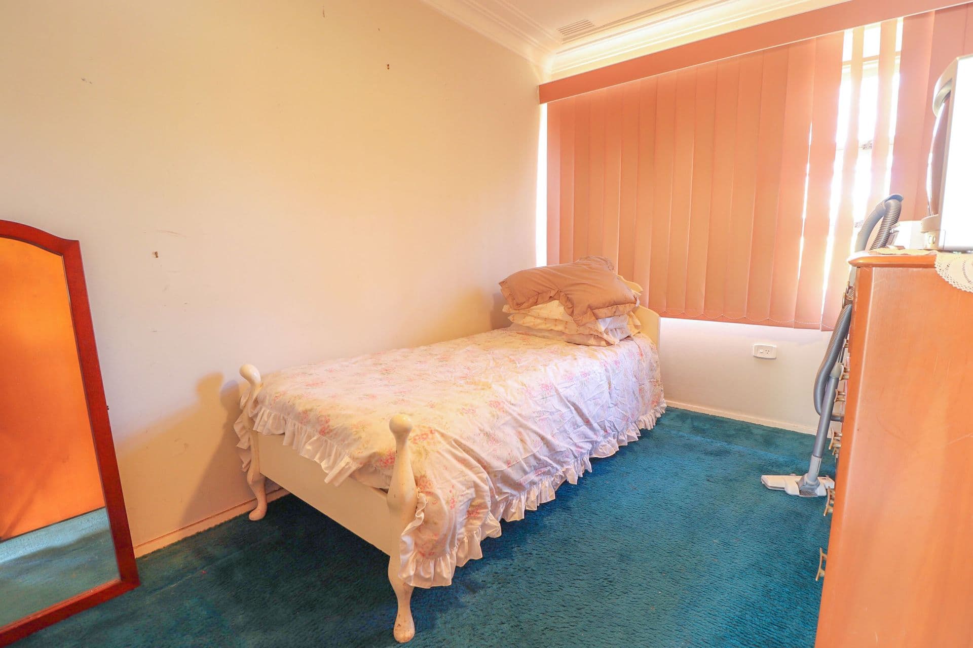 1 Erica Crescent, Georges Hall, NSW, 2198, Georges Hall - Thumbnail 7