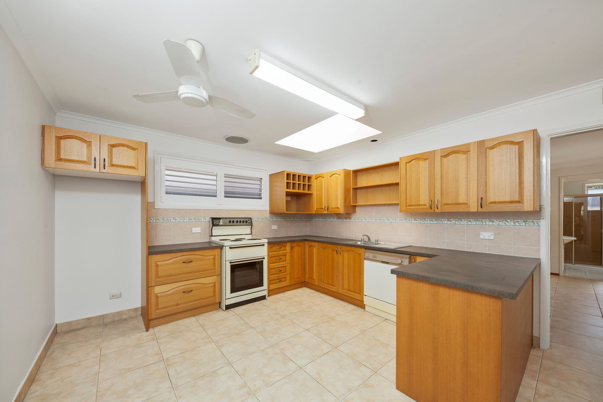 29 Universal Avenue, Georges Hall, NSW, 2198, Georges Hall - Thumbnail 3