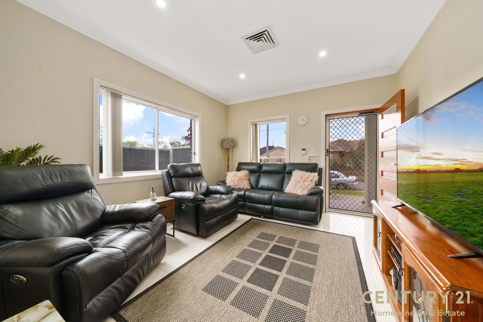 20/19 Torrance Crescent, Chester Hill - Thumbnail 2
