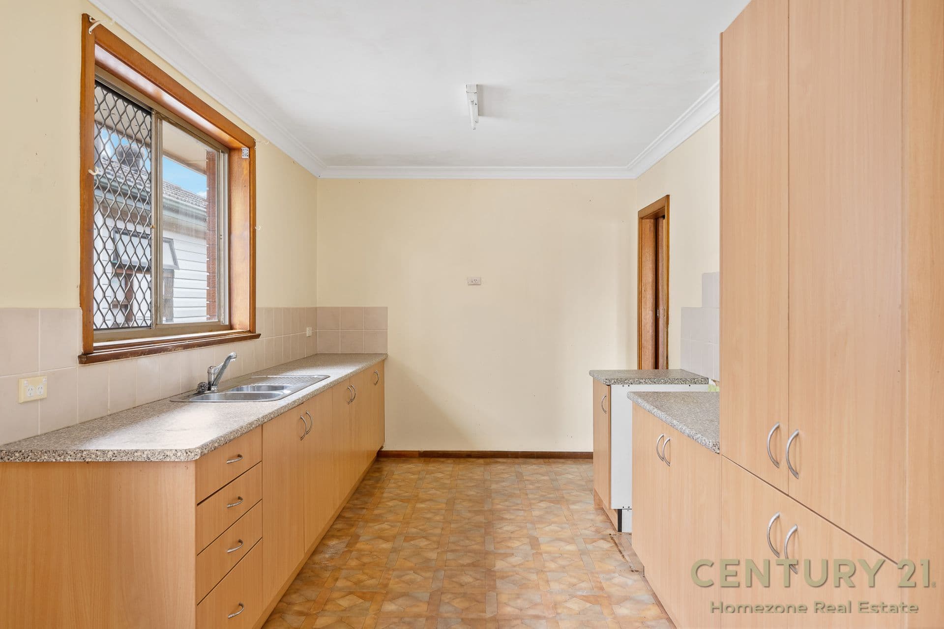 7 Maiden Street, Greenacre, NSW, 2190, Greenacre - Thumbnail 4
