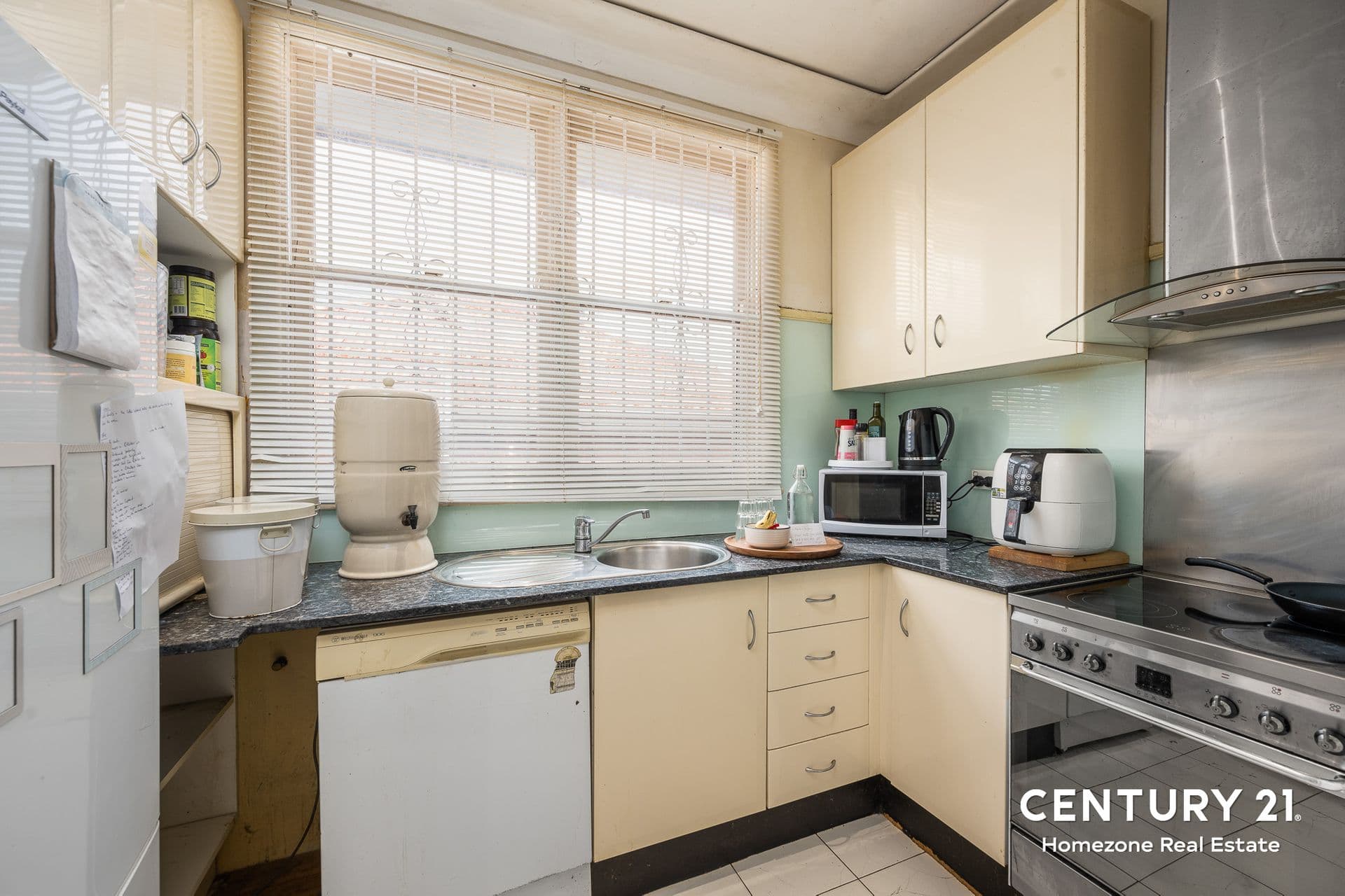 4 Konrad Avenue, Greenacre, NSW, 2190, Greenacre - Thumbnail 3