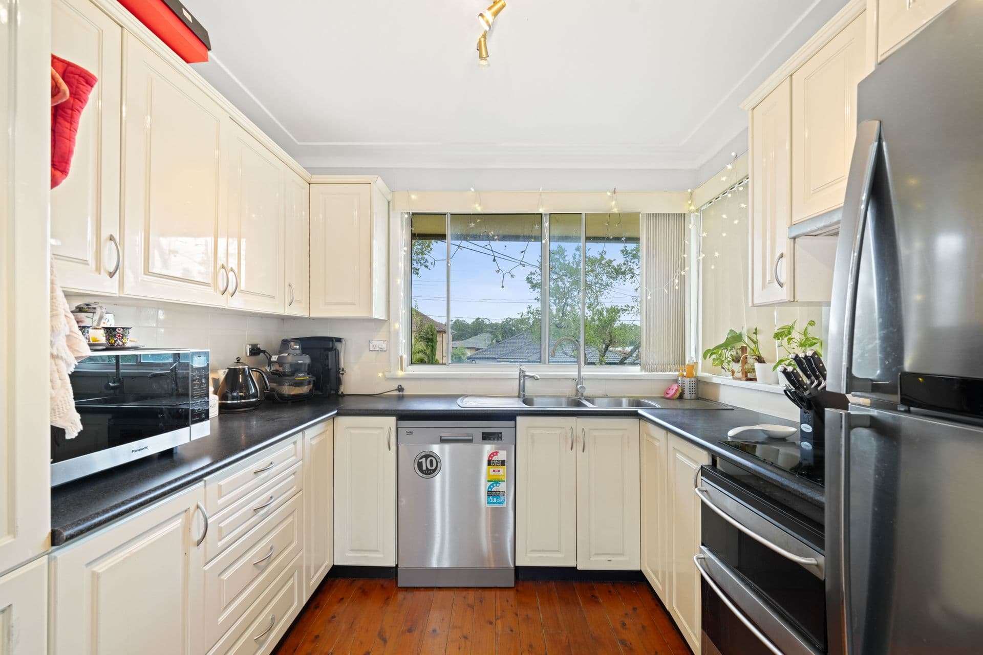 8 Sevenoaks Crescent, Bass Hill, NSW, 2197, Bass Hill - Thumbnail 4