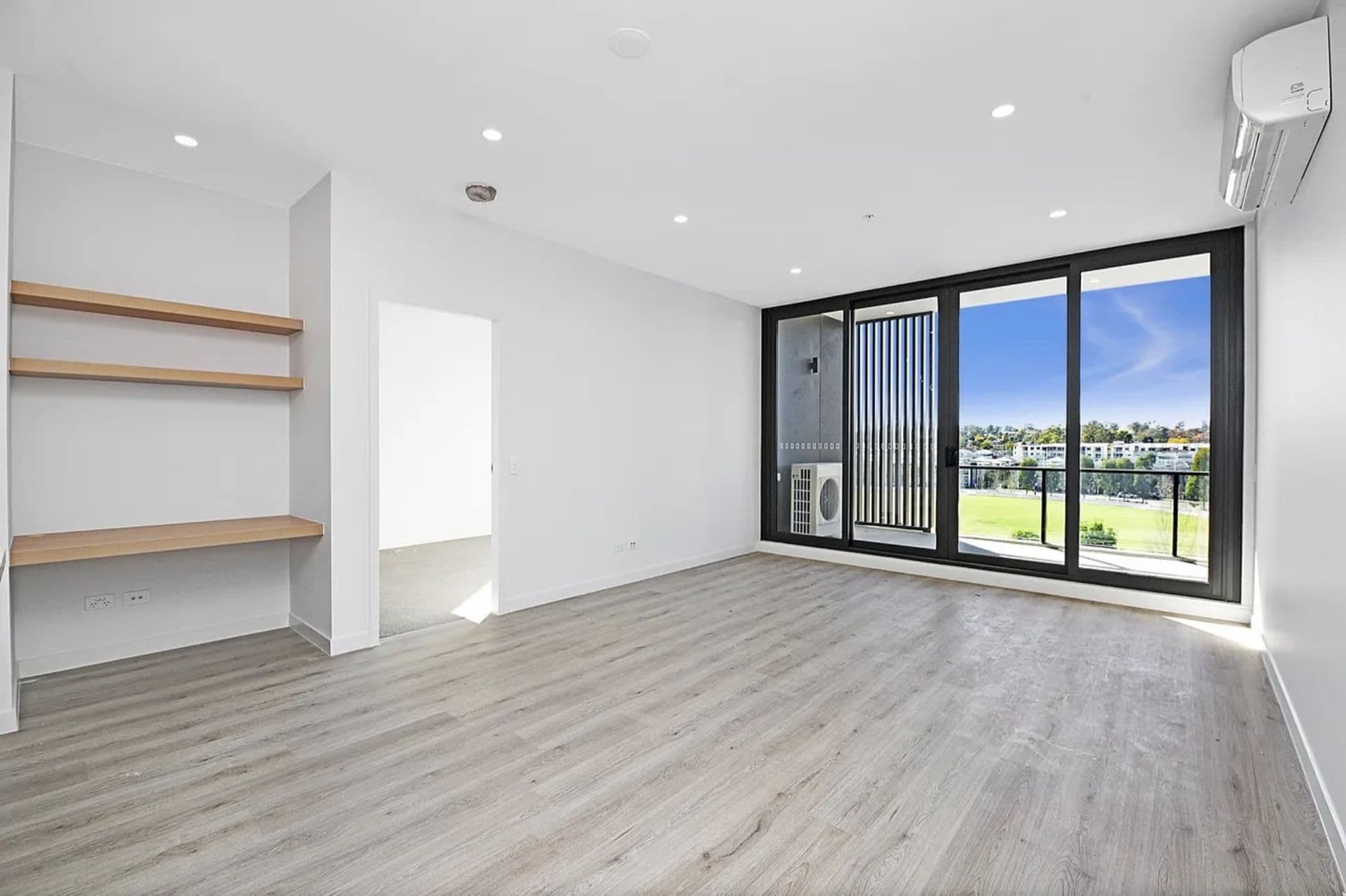 705/8 Aviators Way, Penrith, NSW, 2750, Penrith - Thumbnail 2