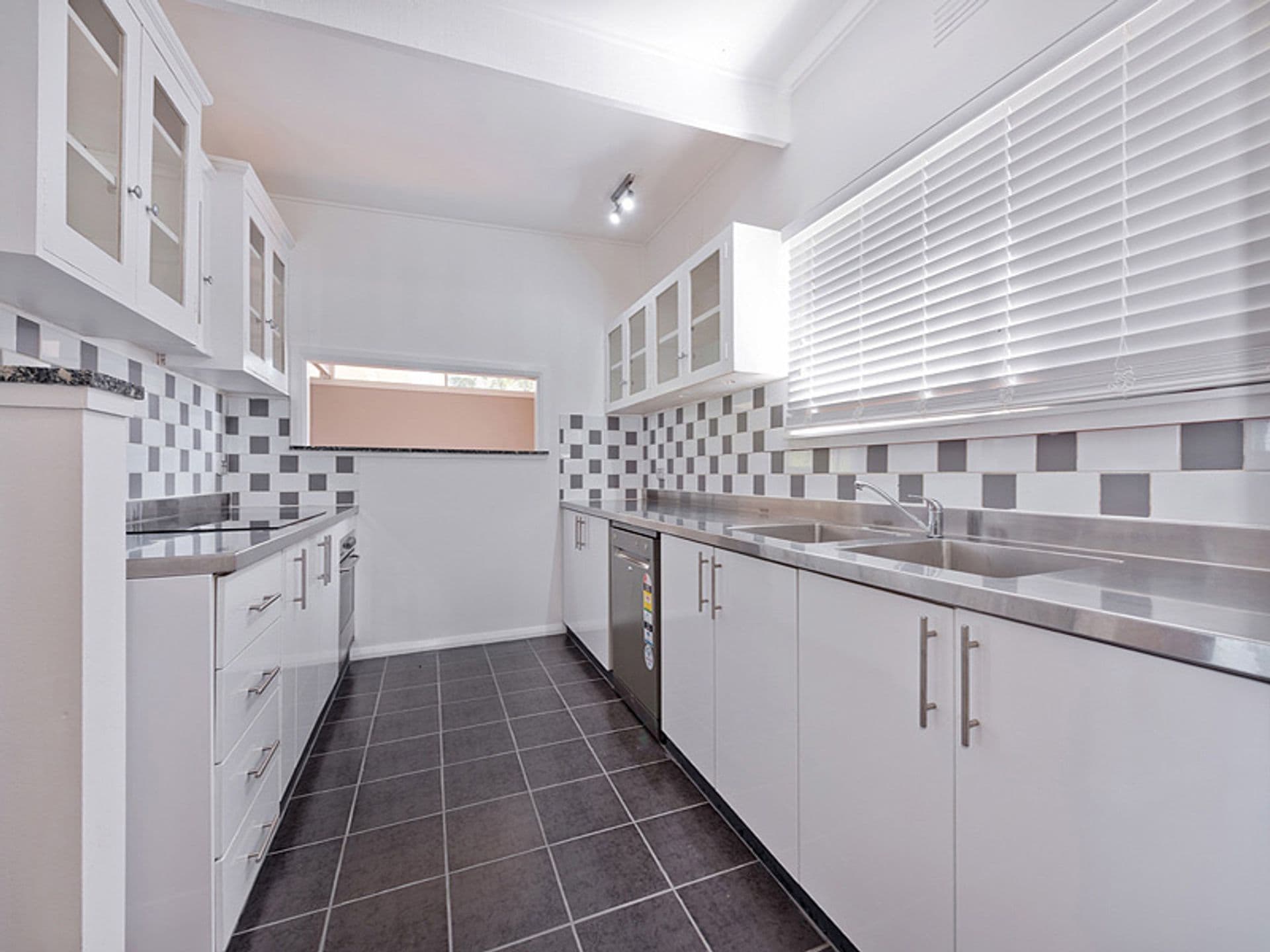 10 Jeffs Road, Faulconbridge, NSW, 2776, Faulconbridge - Thumbnail 4