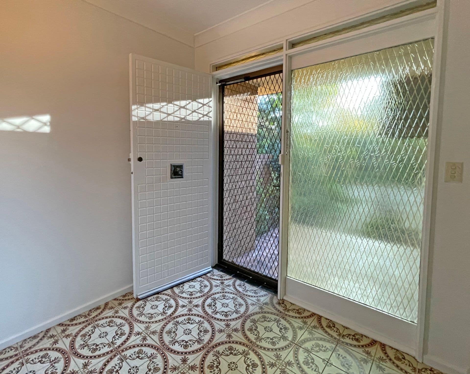 24 Lee Rd, Winmalee, NSW, 2777, Winmalee - Thumbnail 2