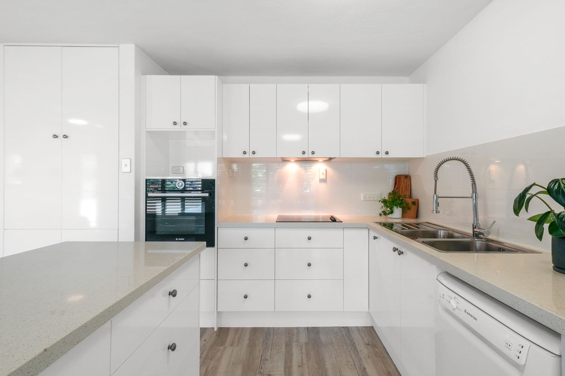 Unit 1 'Bukartilla' 5 Orvieto Terrace, Kings Beach, QLD, 4551, Kings Beach - Thumbnail 2