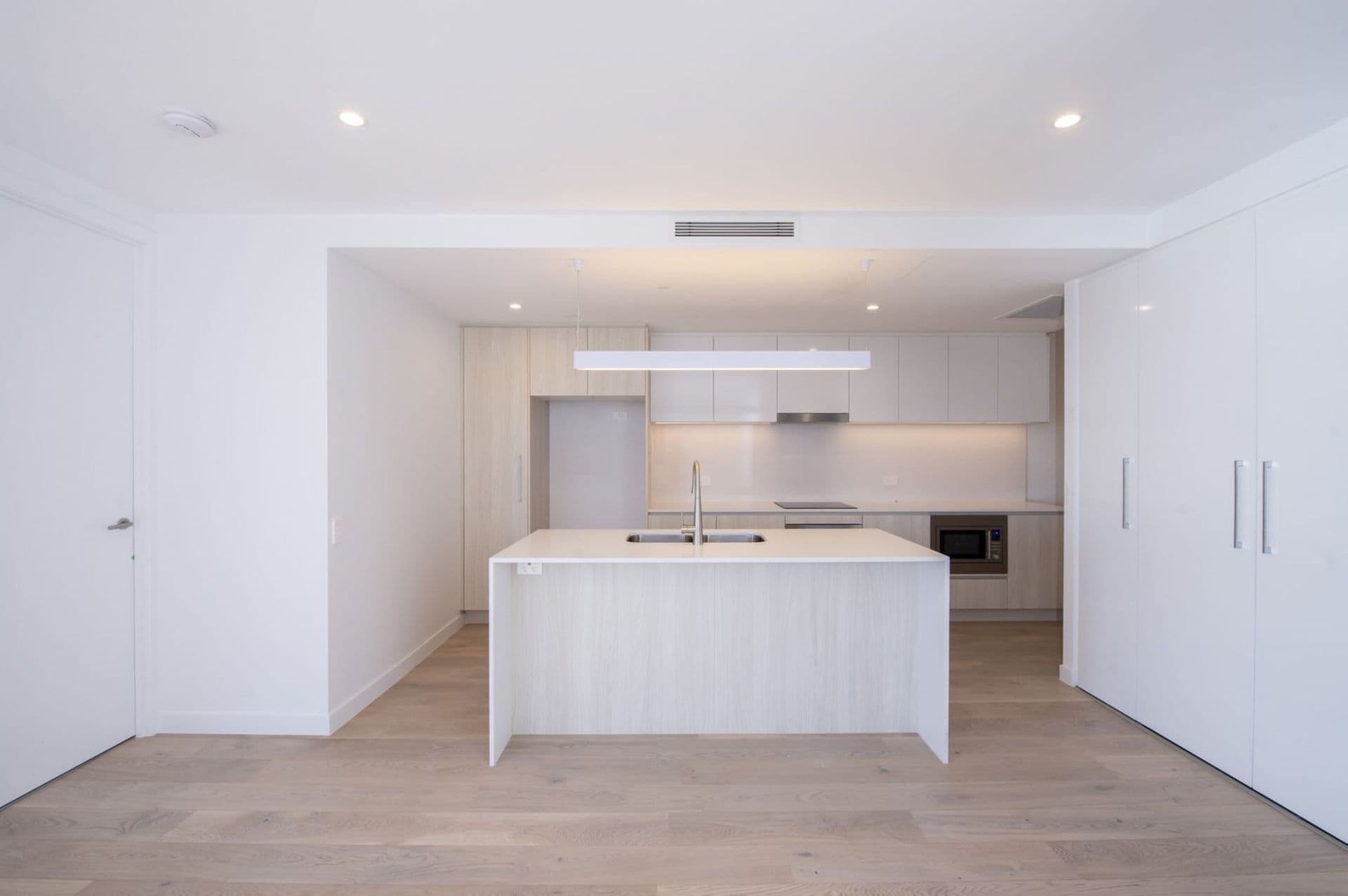 Unit 404/23 Canberra Terrace, Kings Beach, QLD, 4551, Kings Beach - Thumbnail 4