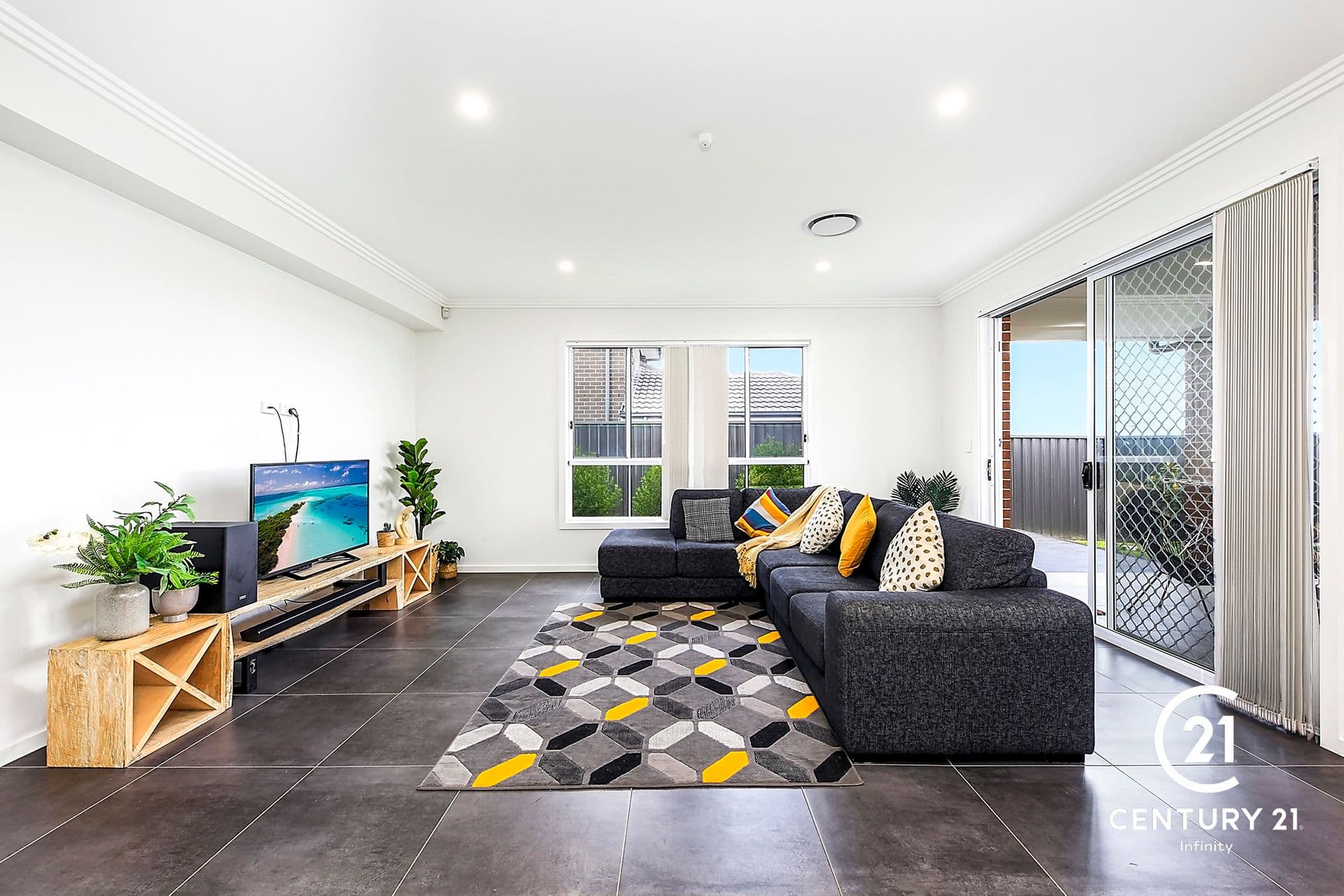 2/43 Garfield Road East, Riverstone, NSW, 2765, Oran Park - Thumbnail 2