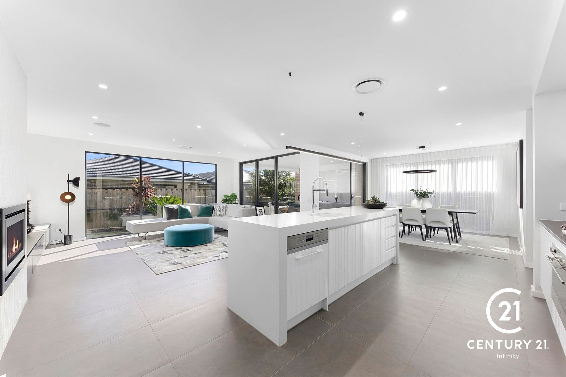 2/43 Garfield Road East, Riverstone, NSW, 2765, Box Hill - Thumbnail 3