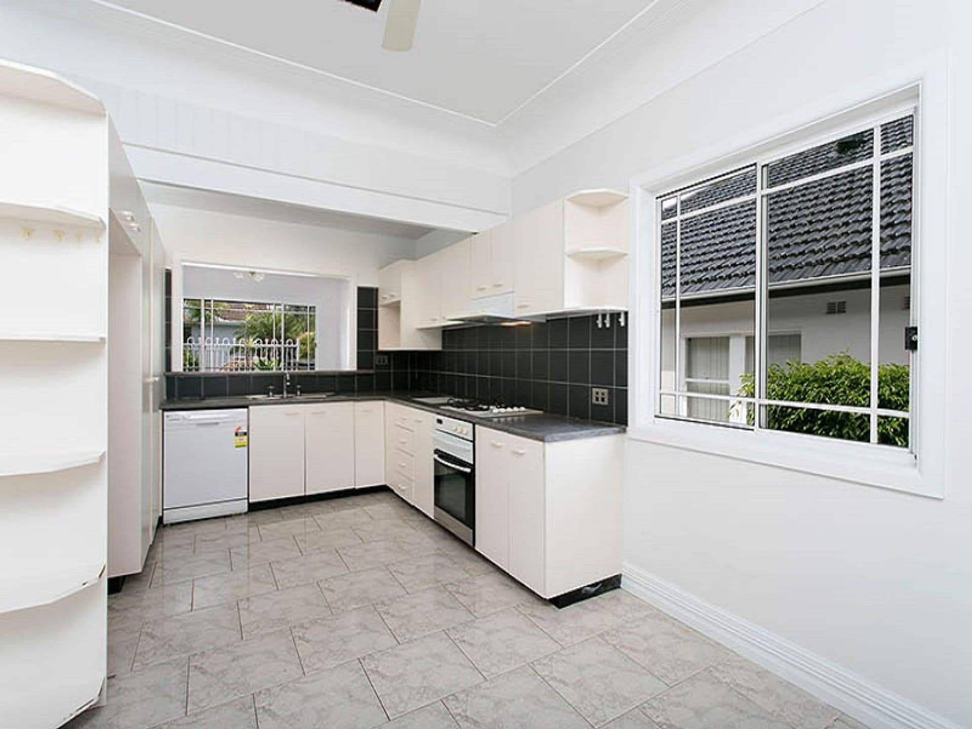 26 Mavis Avenue, Peakhurst, NSW, 2210, Peakhurst - Thumbnail 2