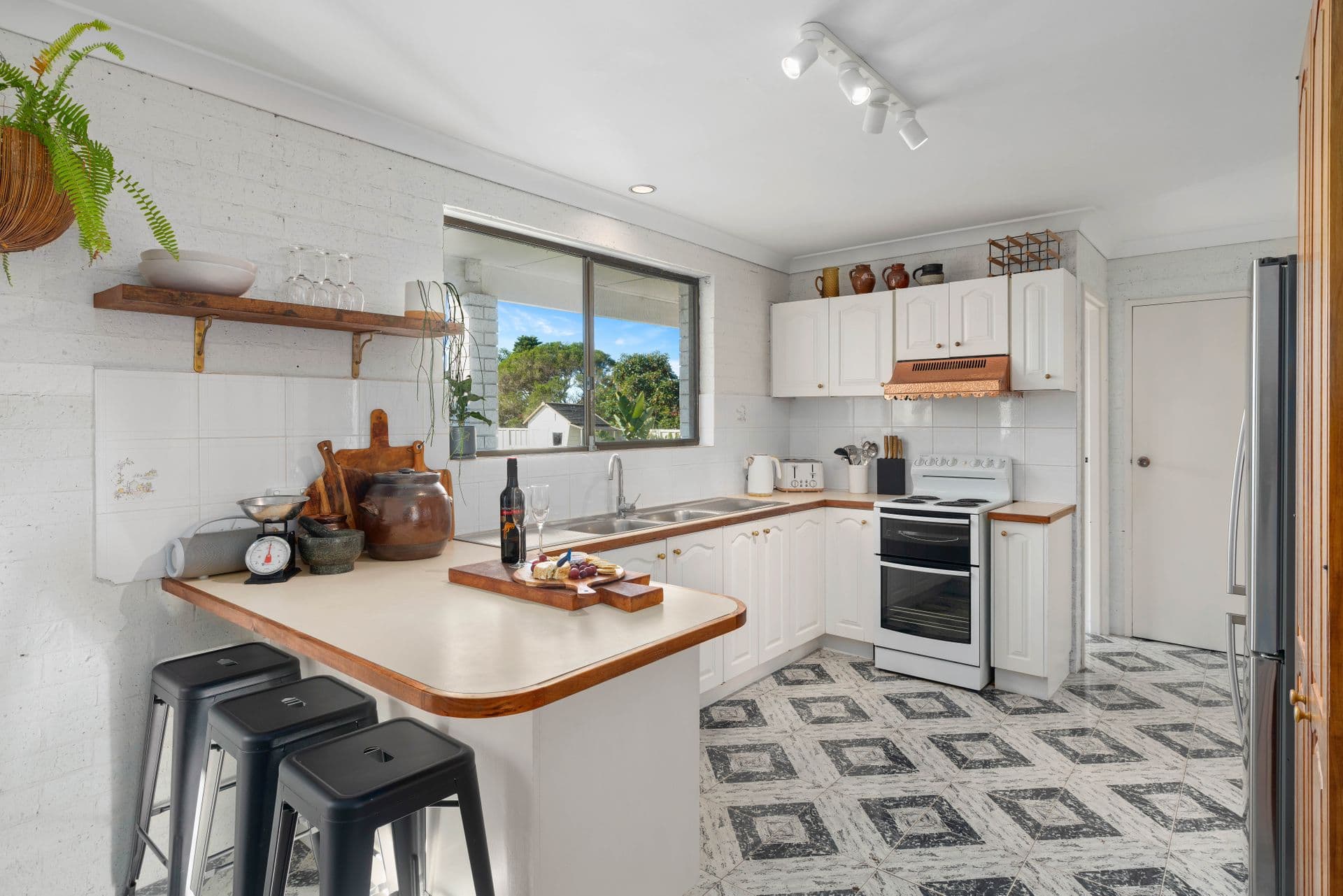 44 Callala Beach Road, Callala Beach, NSW, 2540, Callala Beach - Thumbnail 2