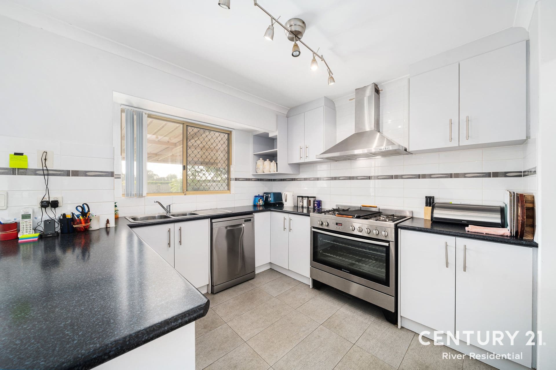 17 Nyandi Court, Thornlie, WA, 6108, Thornlie - Thumbnail 3