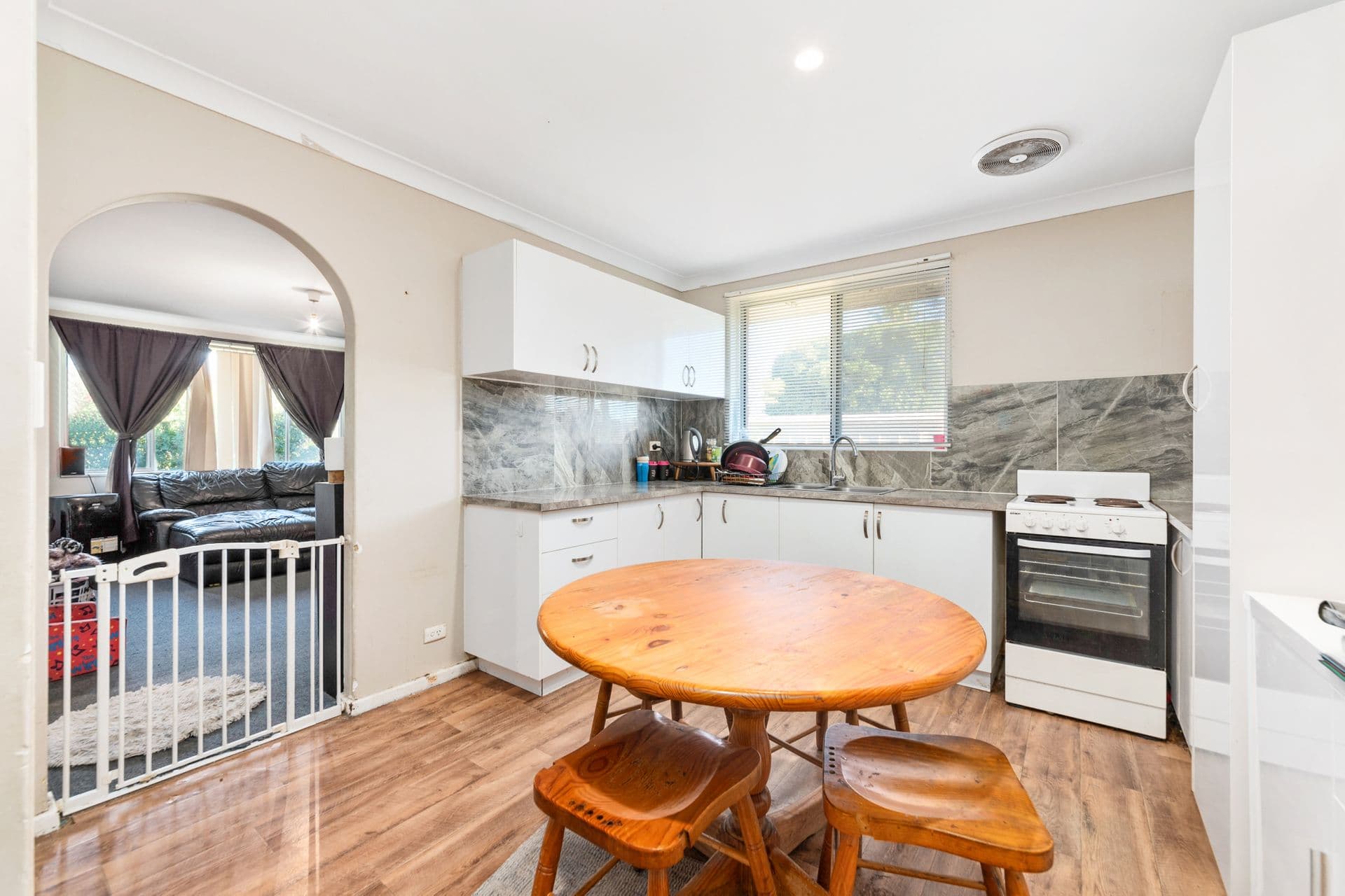 9 Redtingle Road, Camillo, WA, 6111, Camillo - Thumbnail 2
