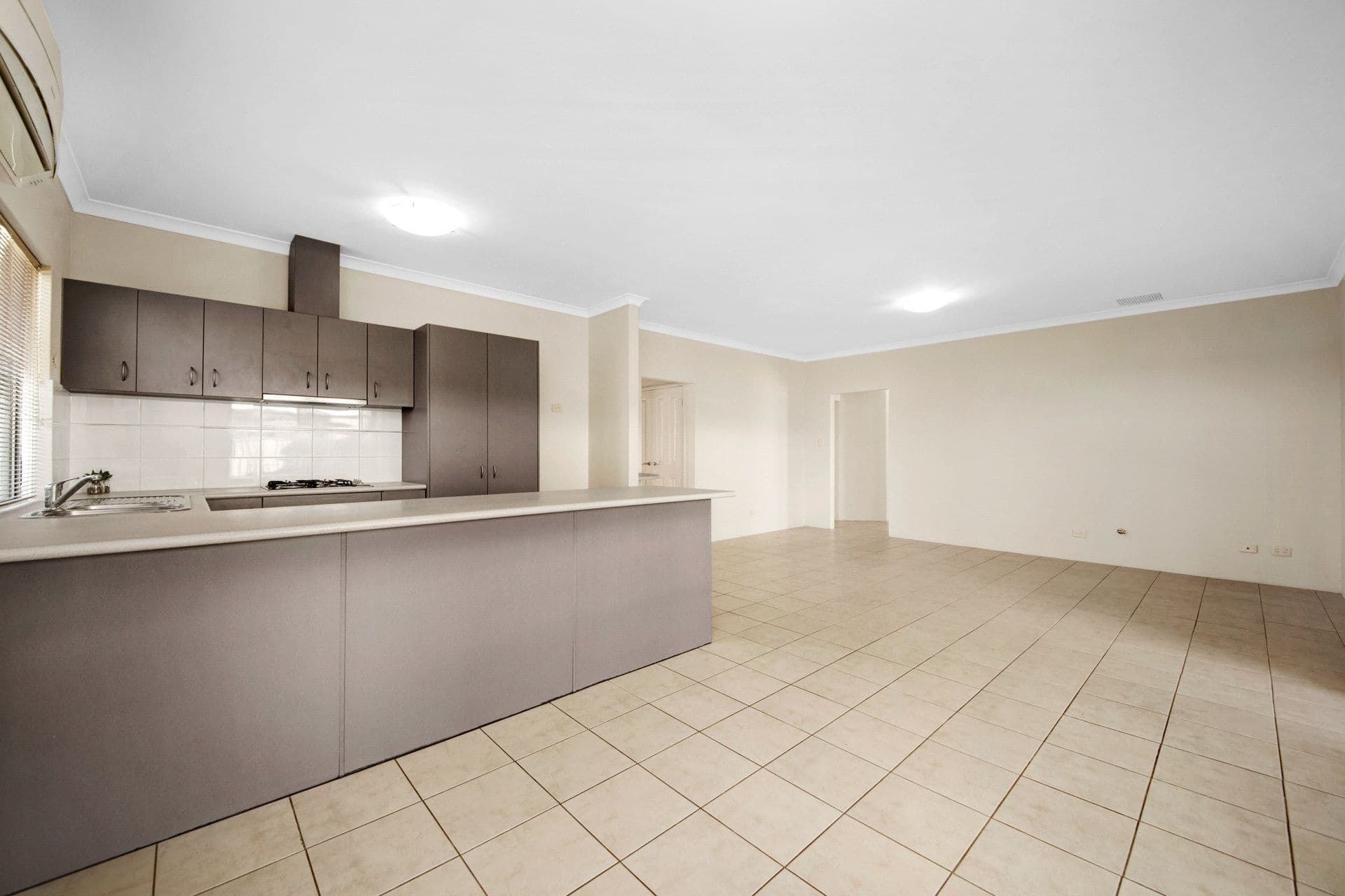 2 Heidelberg Street, Aubin Grove, WA, 6164, Aubin Grove - Thumbnail 2