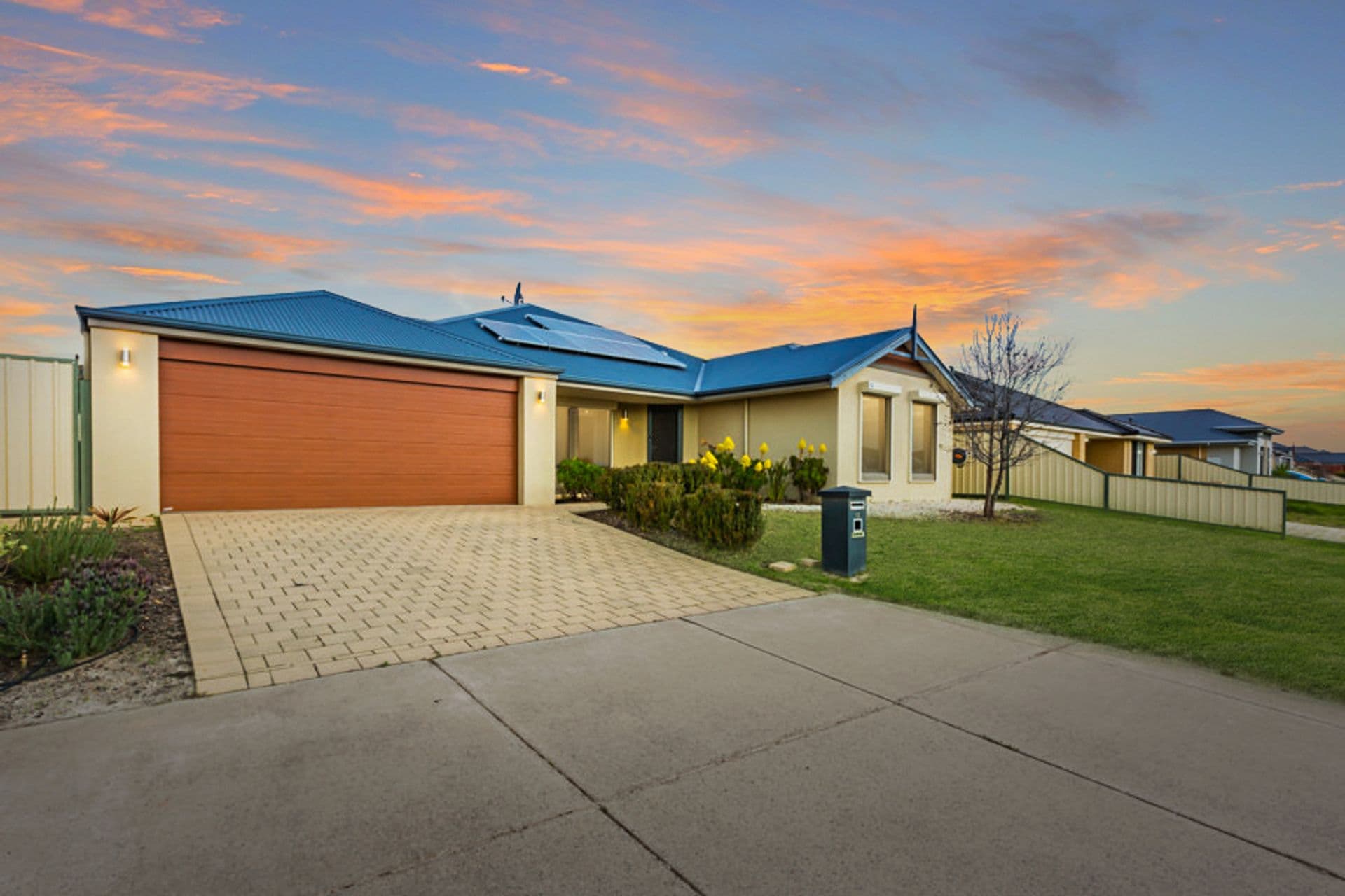12 Hebrides Drive, Seville Grove, WA, 6112, Seville Grove - Thumbnail 2
